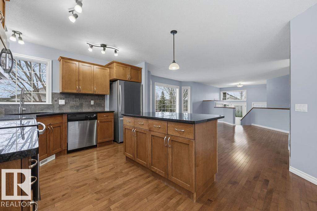 Photo 12 at 24 Sweetberry Cove, Suntree, Leduc