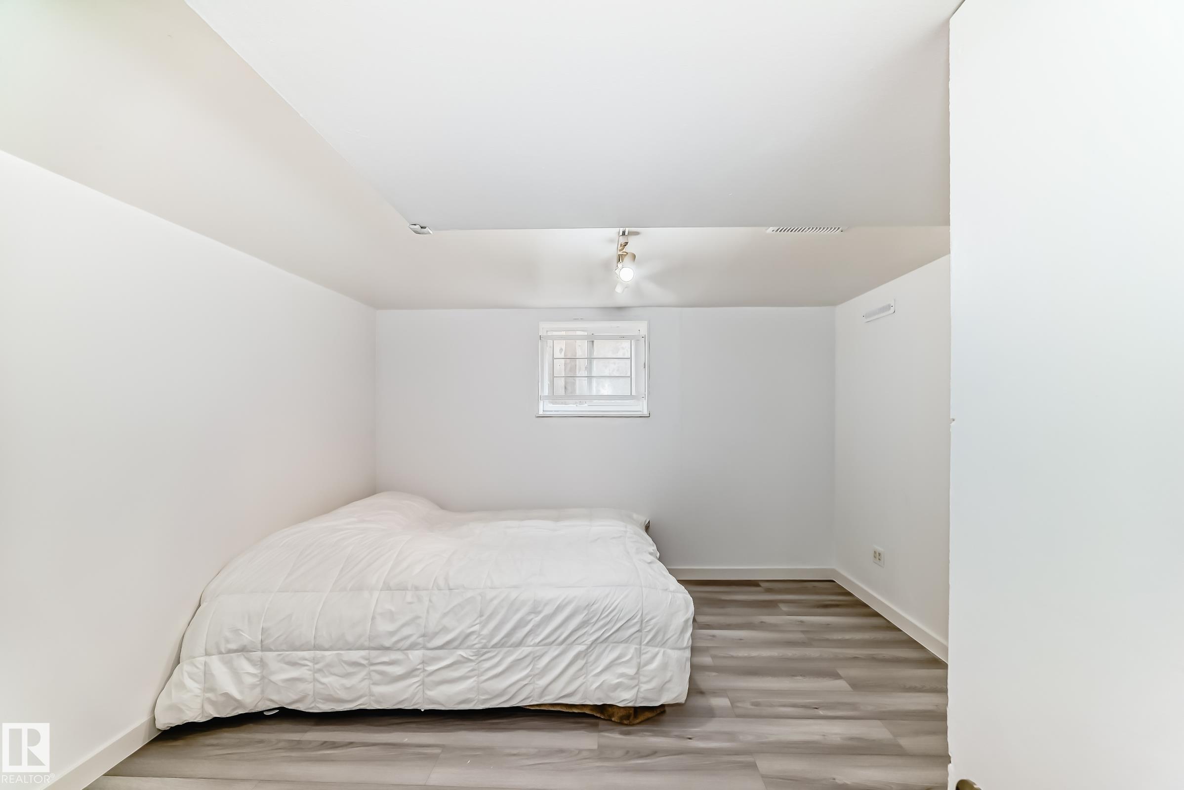 Photo 21 at 9221 110 Avenue NW, Mccauley, Edmonton