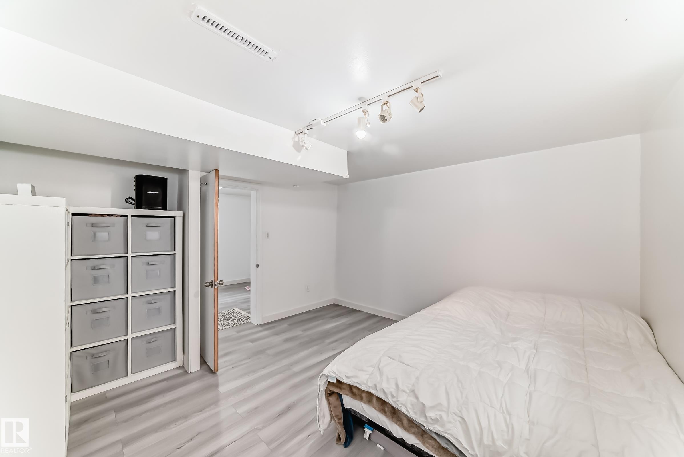 Photo 23 at 9221 110 Avenue NW, Mccauley, Edmonton