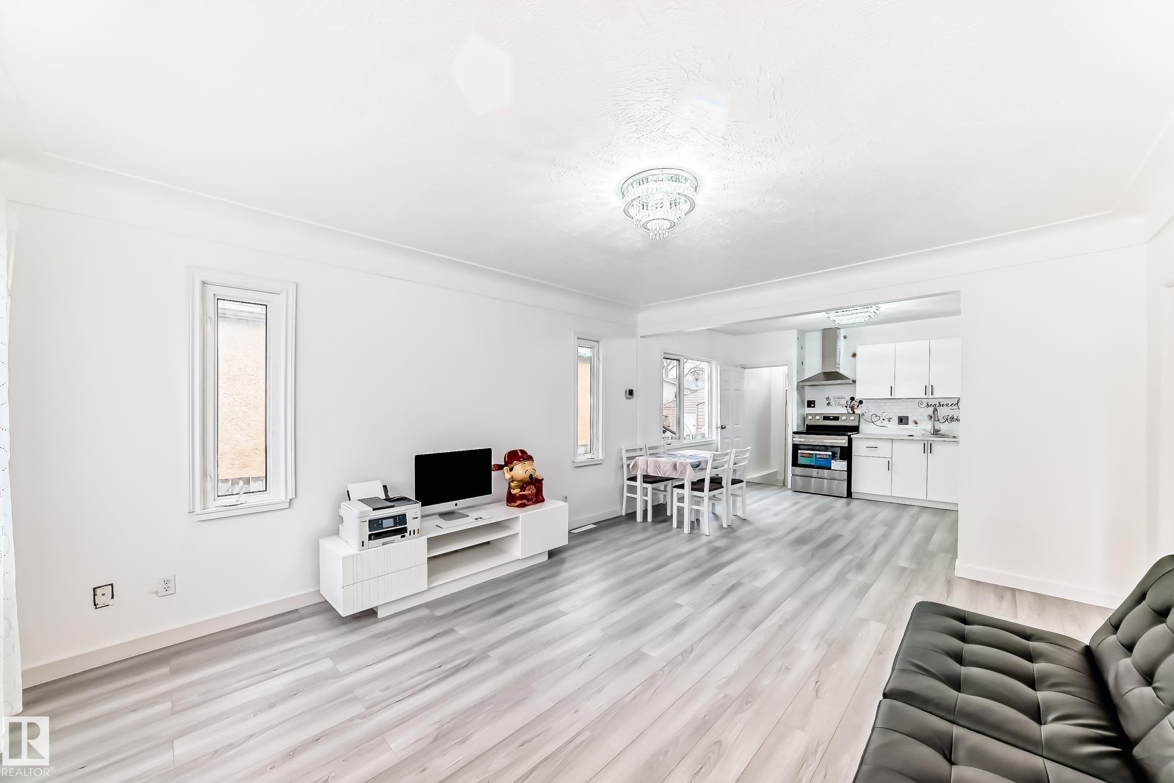 Photo 7 at 9221 110 Avenue NW, Mccauley, Edmonton