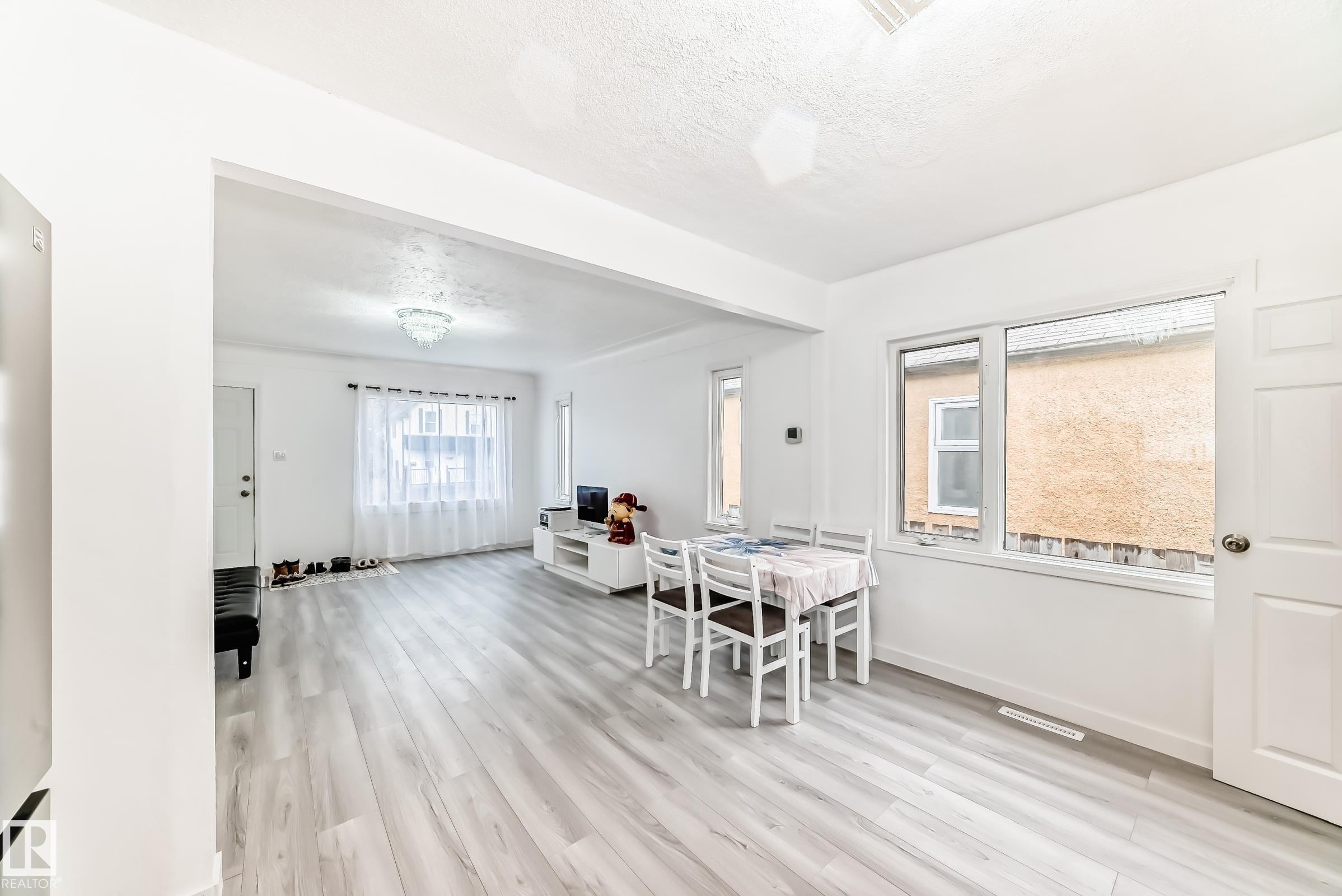 Photo 8 at 9221 110 Avenue NW, Mccauley, Edmonton