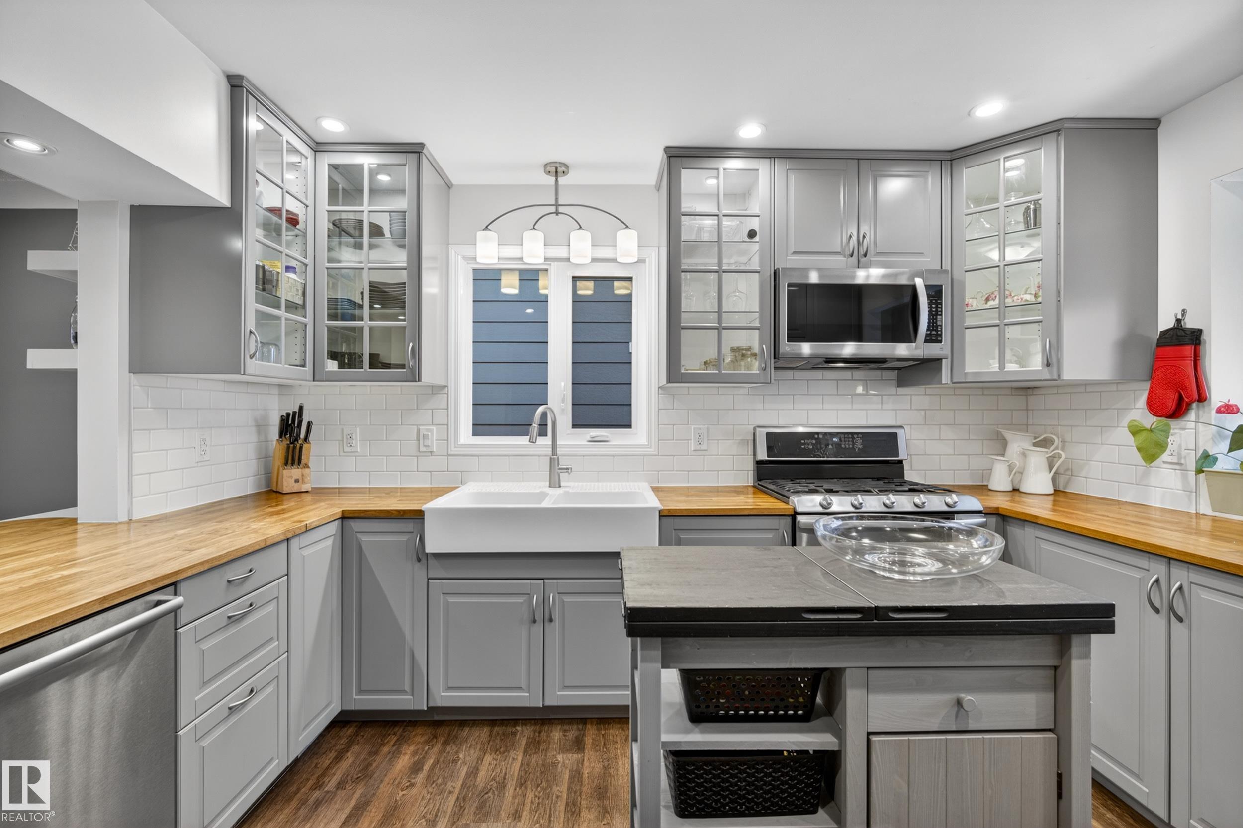 Photo 16 at 10328 76 Street NW, Forest Heights, Edmonton