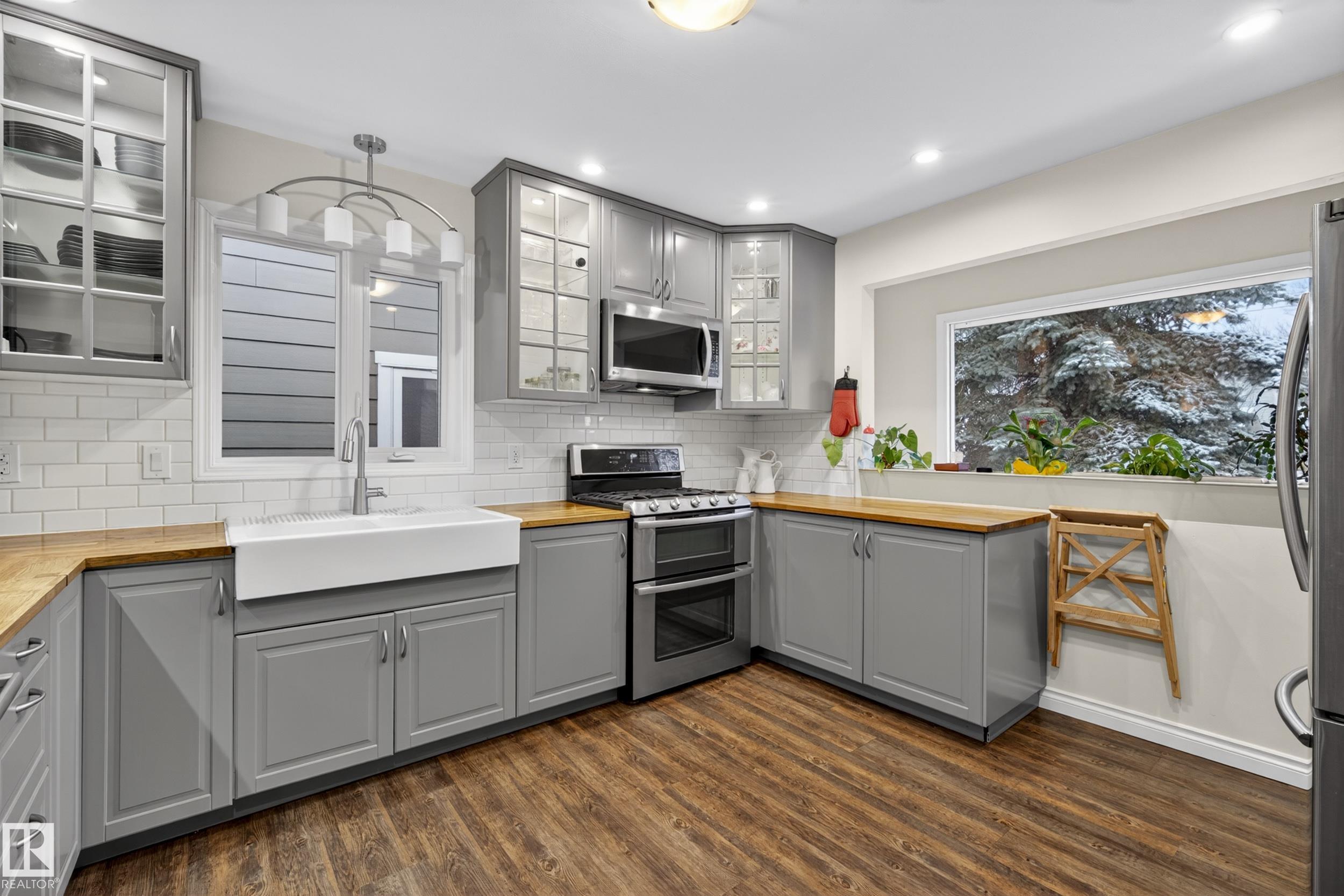 Photo 17 at 10328 76 Street NW, Forest Heights, Edmonton