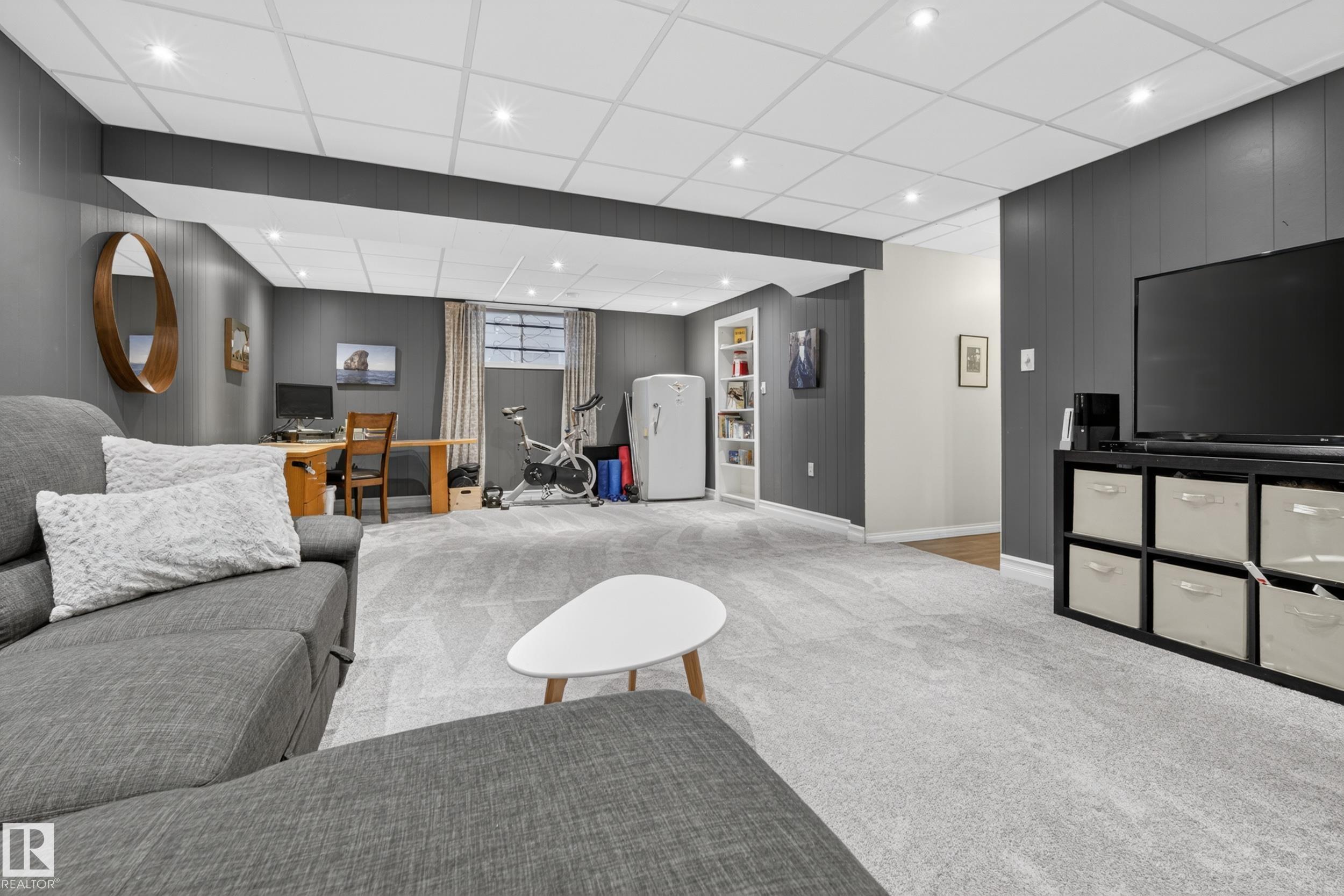 Photo 32 at 10328 76 Street NW, Forest Heights, Edmonton