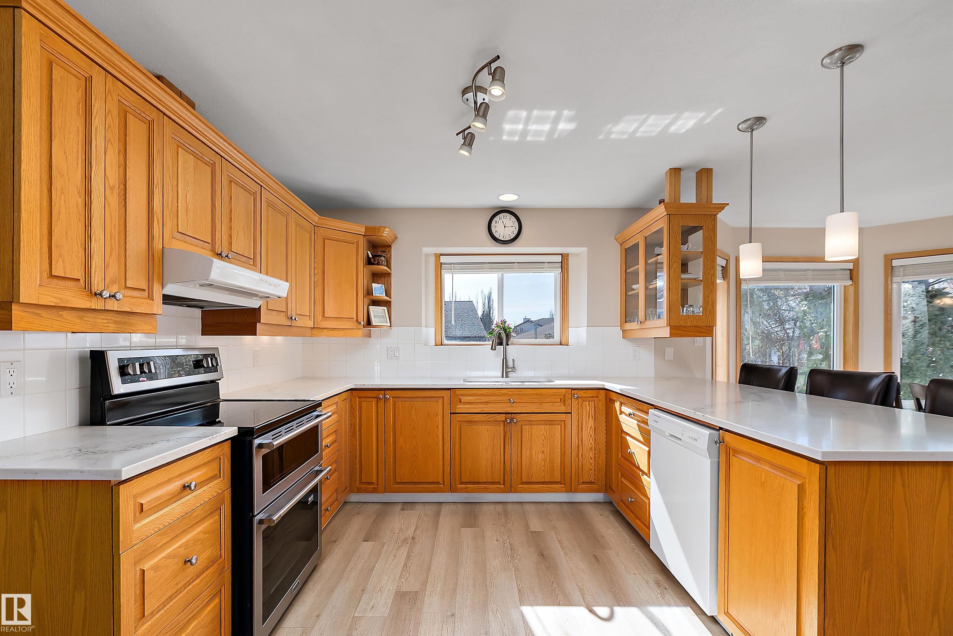 Photo 9 at 121 Dufferin Street, Deer Ridge, St. Albert