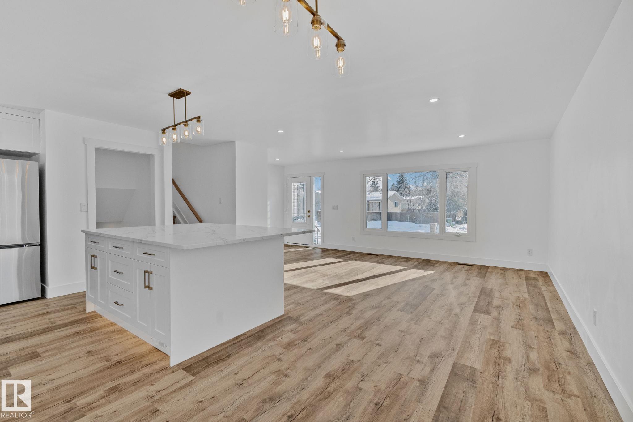 Photo 10 at 26 Alcott Crescent, Akinsdale, St. Albert