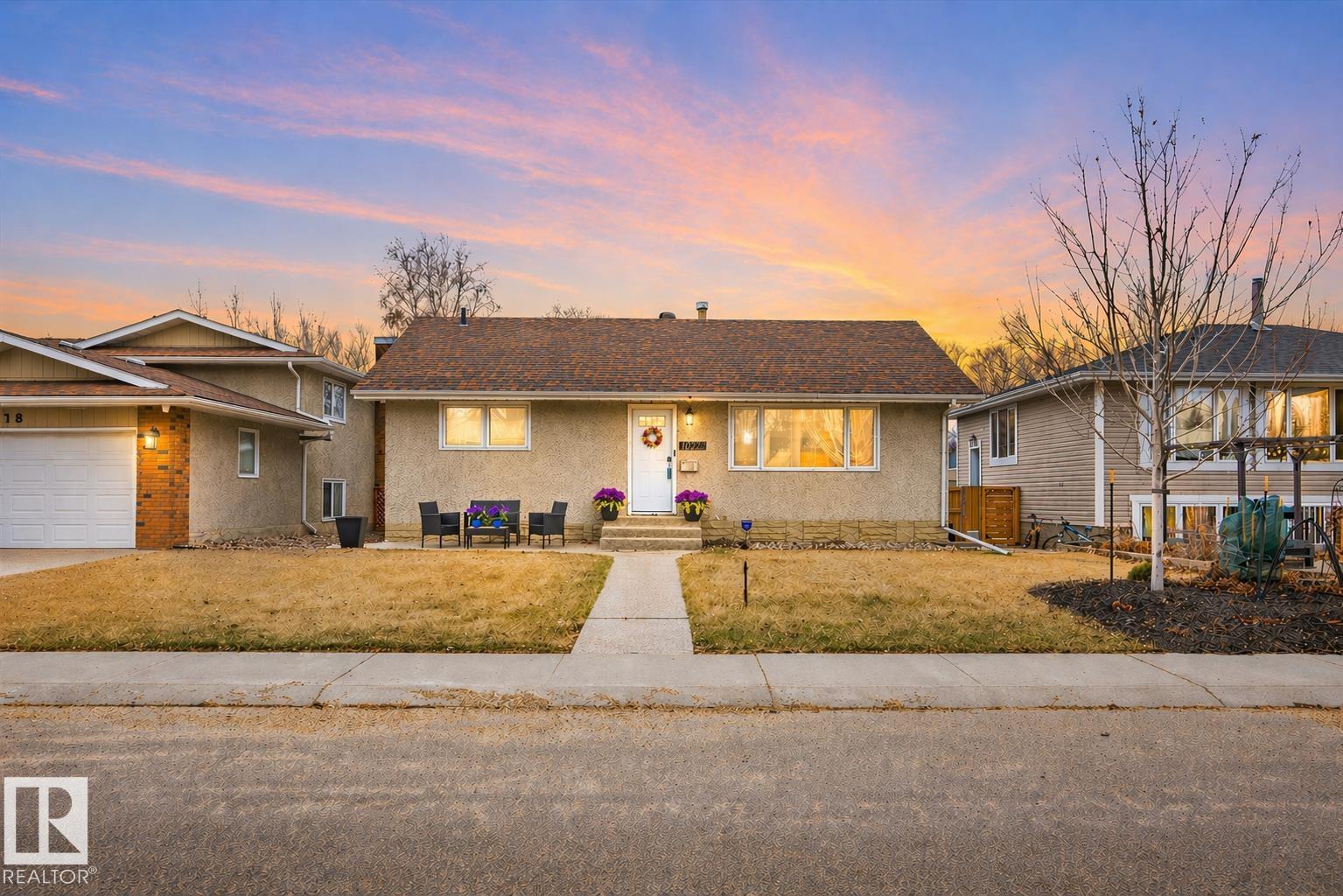 https://zimg.paragon.ice.com/ParagonImages/Property/PM/RAE/225395415/30/0/0/9292ad31e4ce95ba5510a9ac4836b67e/1/e82ed6b38fe6a520402f8e38e0066cd8/225395415-dcb48446-b740-4214-bd1c-d6eb0c746383.JPG