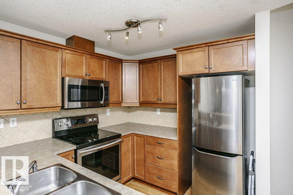 https://zimg.paragon.ice.com/ParagonImages/Property/PM/RAE/225395422/15/0/0/a6c5a1241eab8c95aa5c1977a83b4ab0/1/9f0a7150567aaa52f49090aa8e91644a/225395422-246b587b-781f-4098-8abe-4f9255cbd9db.JPG
