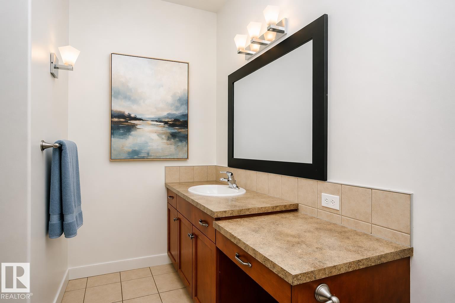 https://zimg.paragon.ice.com/ParagonImages/Property/PM/RAE/225395422/21/0/0/d2f4074d6f14cdc2042dab766e66df50/1/9f0a7150567aaa52f49090aa8e91644a/225395422-2cb61799-94f2-4223-96ff-84cbf2cae9ca.JPG