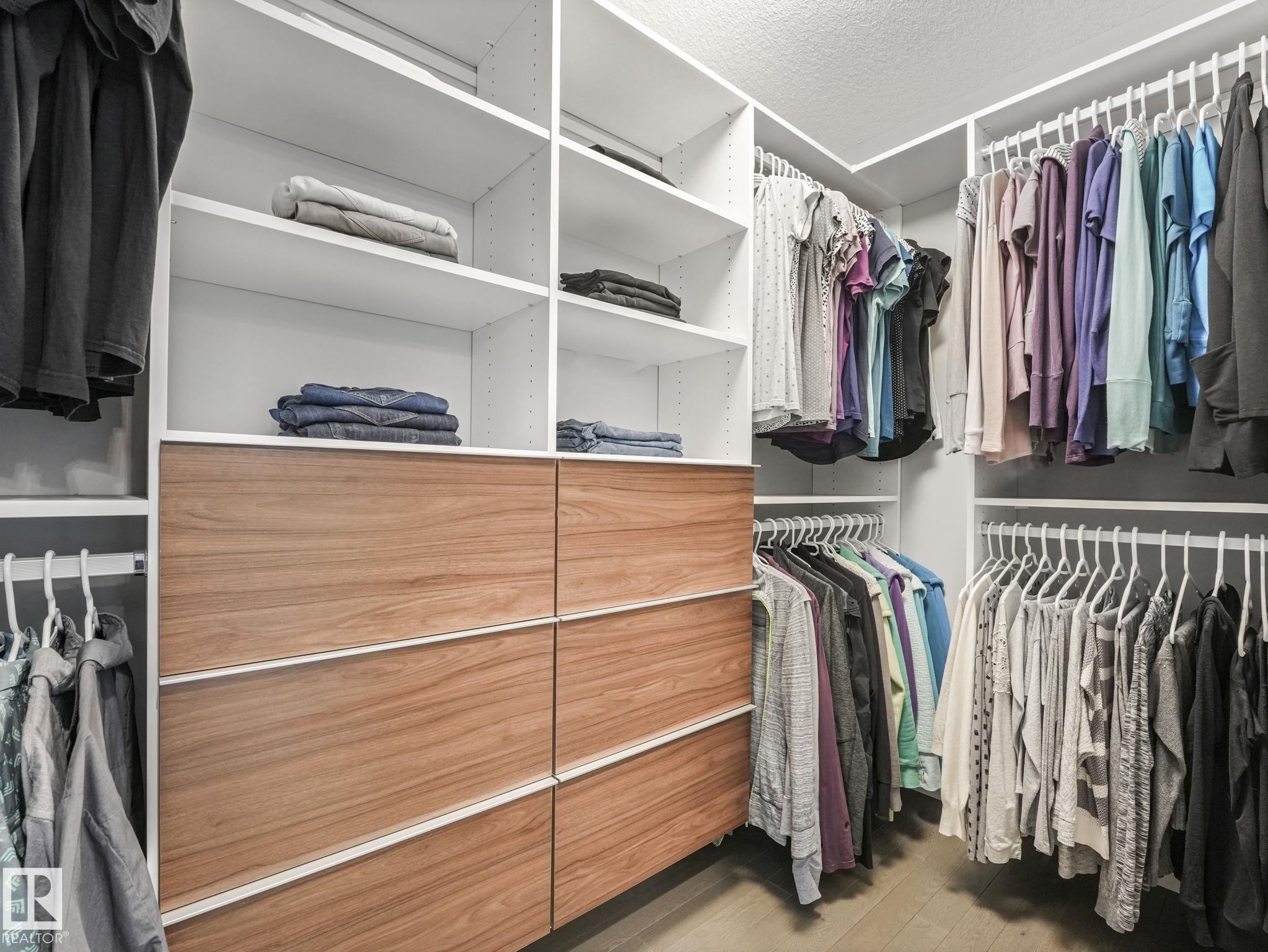https://zimg.paragon.ice.com/ParagonImages/Property/PM/RAE/225395423/44/0/0/e25070e6053dfb761ec57e9e8cf45f96/1/c1c83cc48d2e1c427497c4fefa6479b9/225395423-0b6cb495-3047-4495-ba45-7ca05698e4cb.JPG