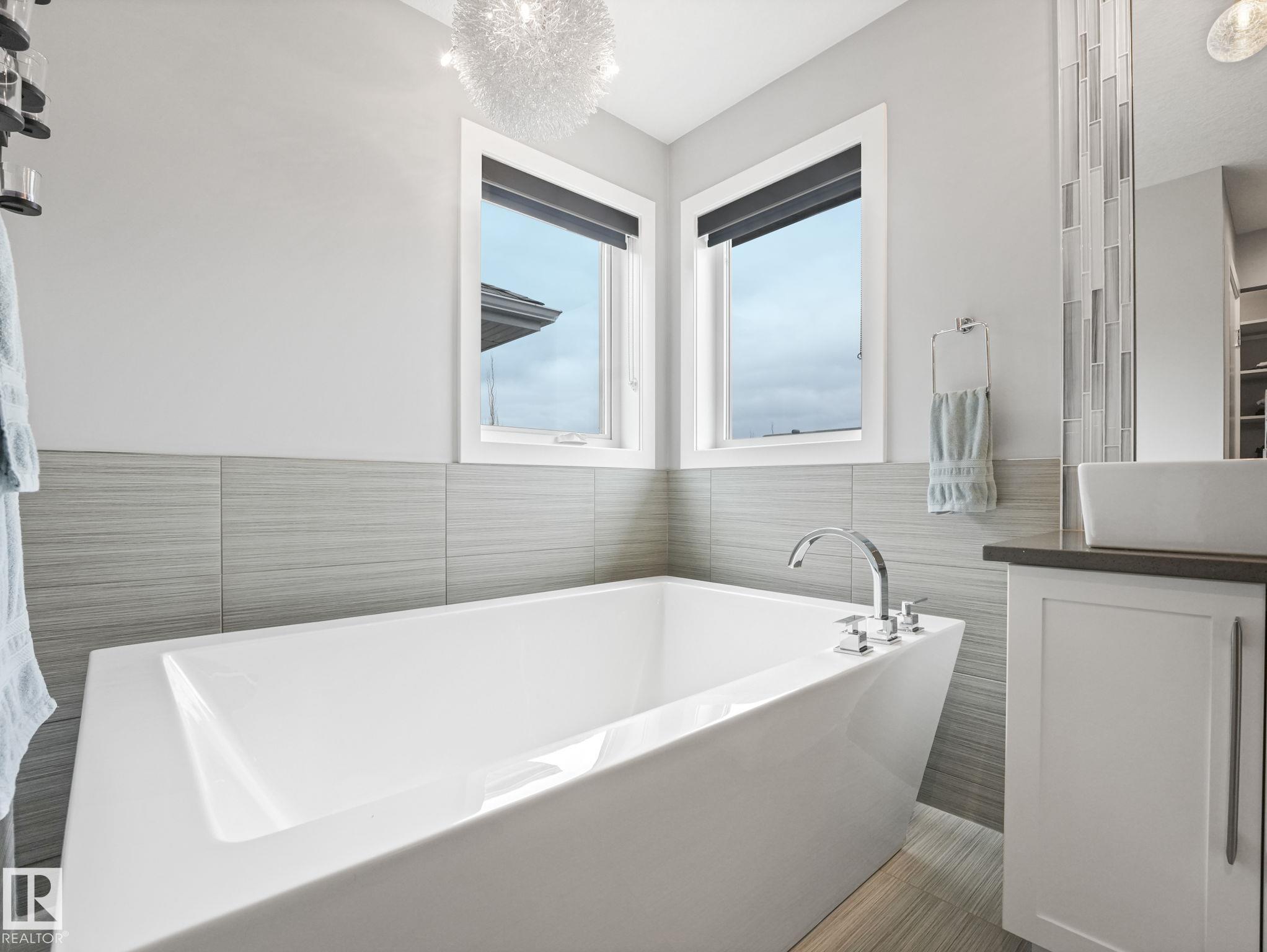 https://zimg.paragon.ice.com/ParagonImages/Property/PM/RAE/225395423/49/0/0/f007e83bc32d4daf52d87c833ef1ff3e/1/c1c83cc48d2e1c427497c4fefa6479b9/225395423-106858ea-d938-4b10-8820-23b0e99b0143.JPG