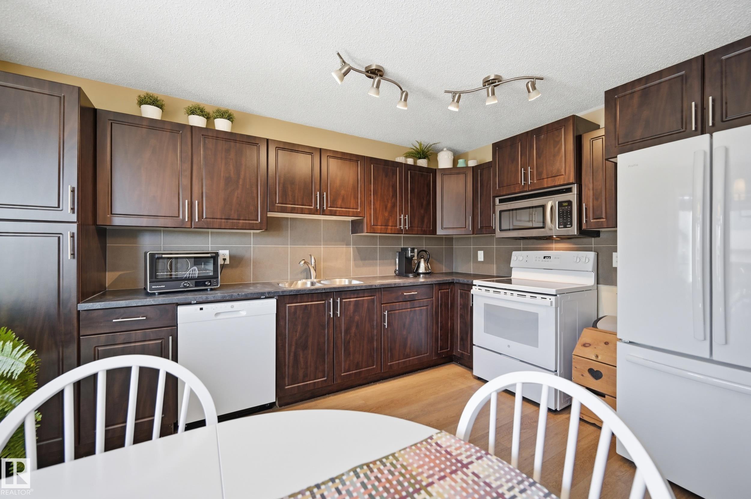 Photo 9 at 14 Vivian Way, Spruce Village, Spruce Grove