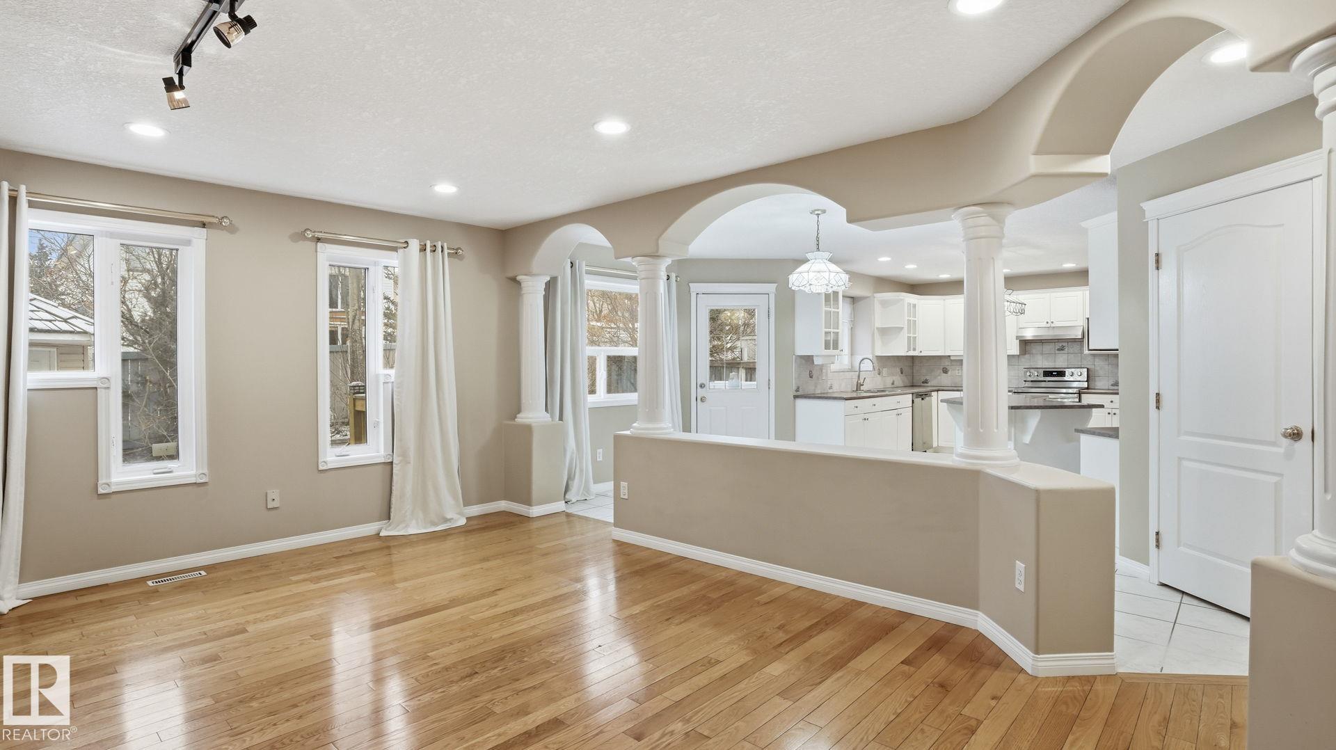 Photo 12 at 1007 Ormsby Crescent NW, Ormsby Place, Edmonton