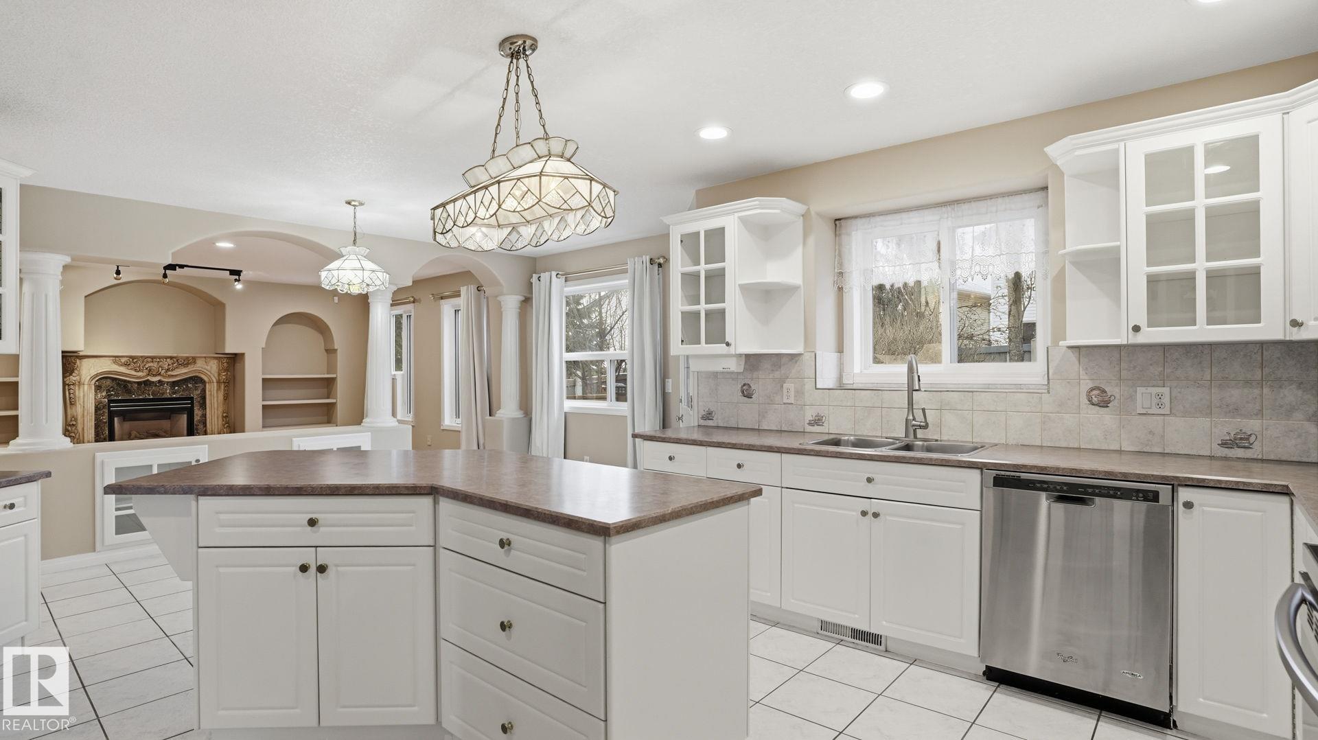 Photo 19 at 1007 Ormsby Crescent NW, Ormsby Place, Edmonton