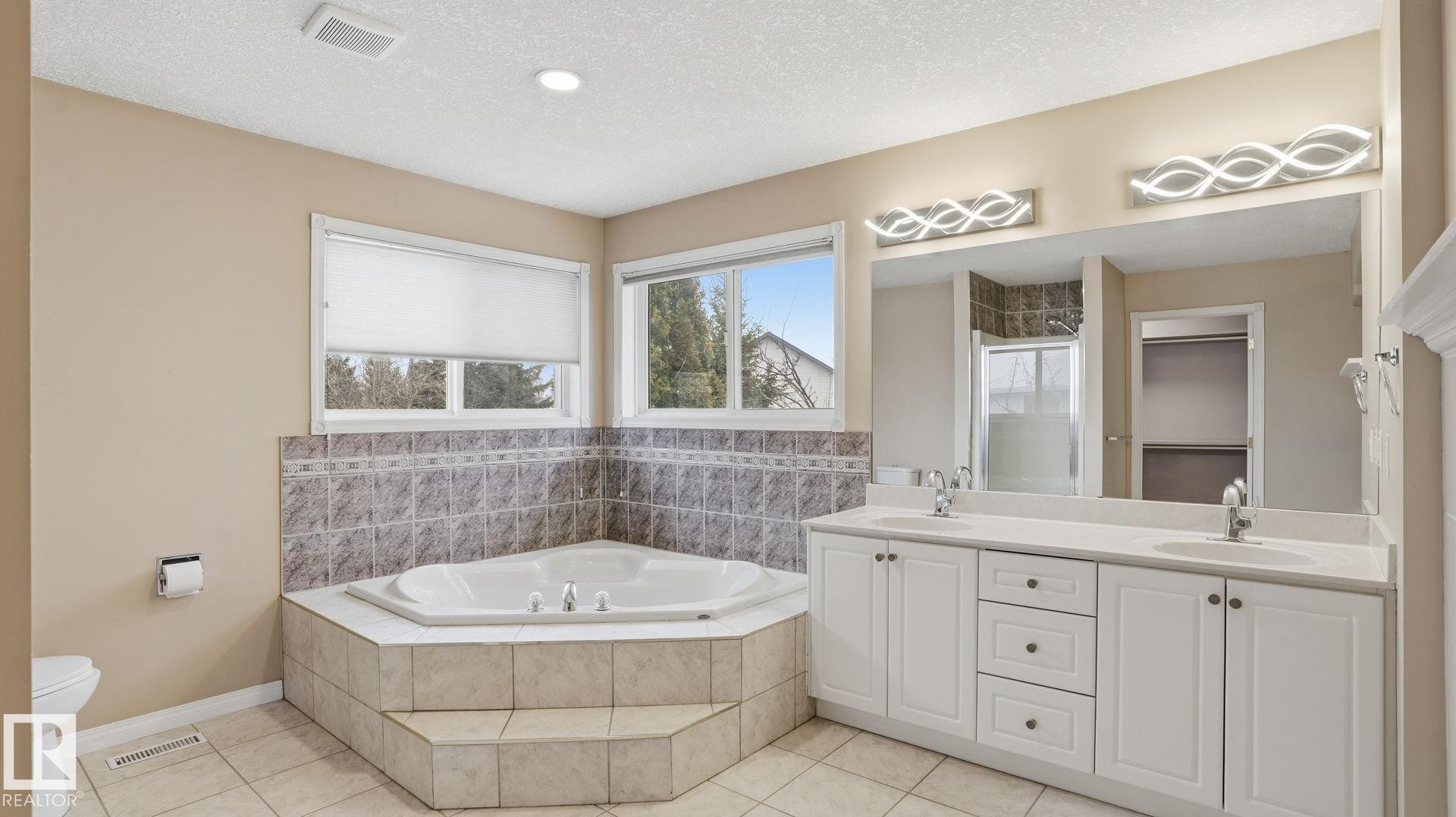 Photo 28 at 1007 Ormsby Crescent NW, Ormsby Place, Edmonton