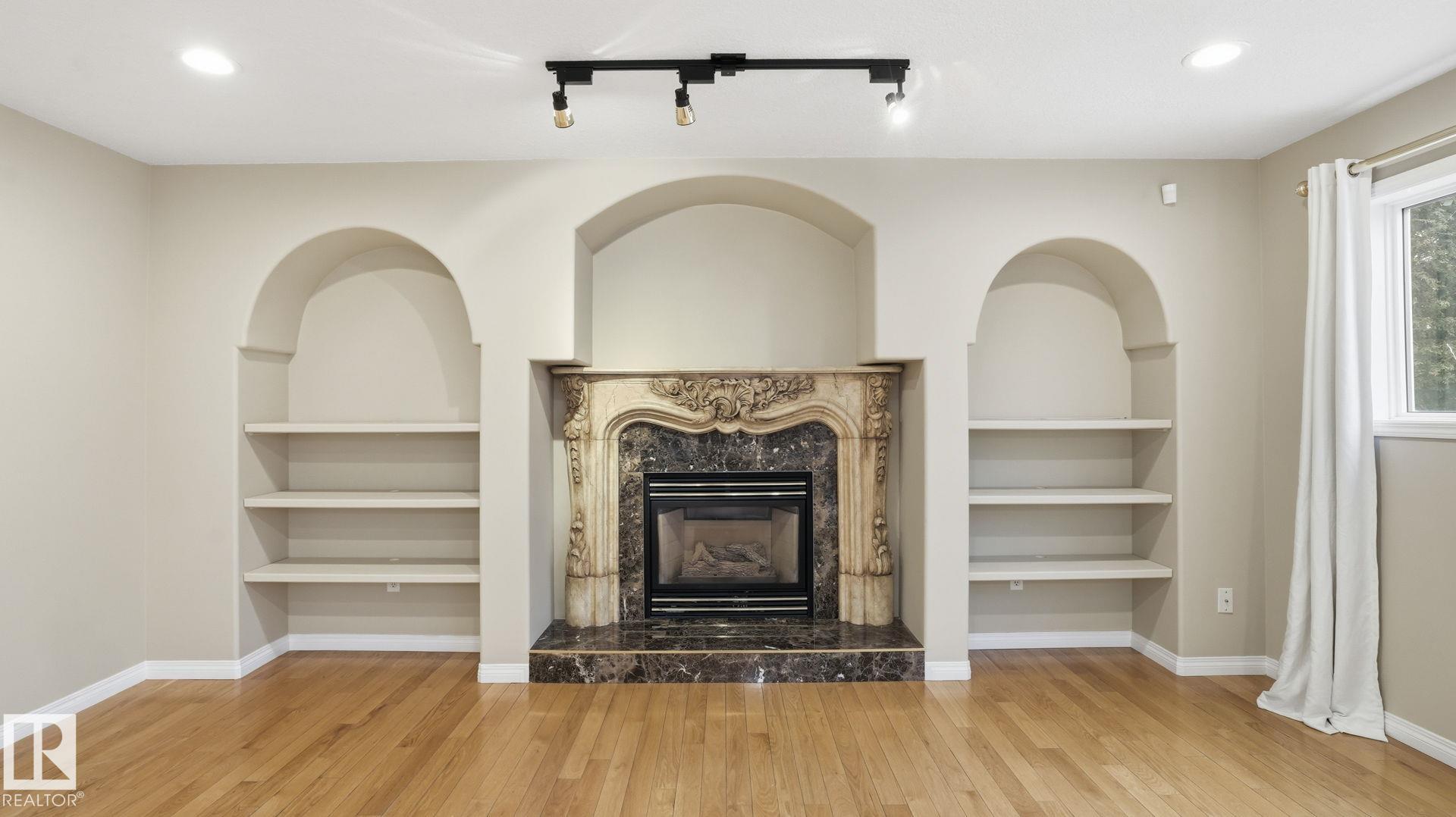 Photo 9 at 1007 Ormsby Crescent NW, Ormsby Place, Edmonton