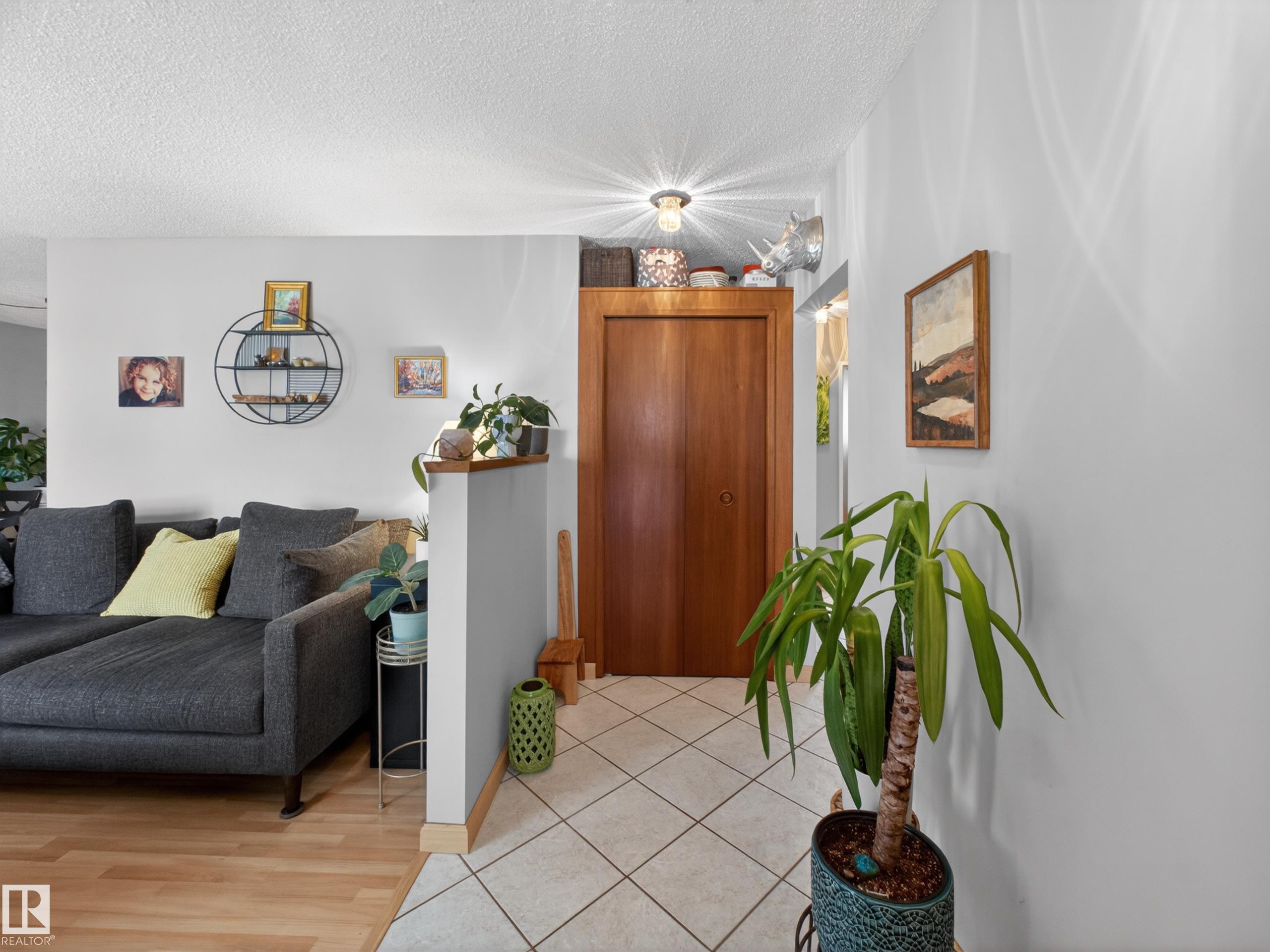 Photo 2 at 9310 165 Street NW, West Meadowlark Park, Edmonton