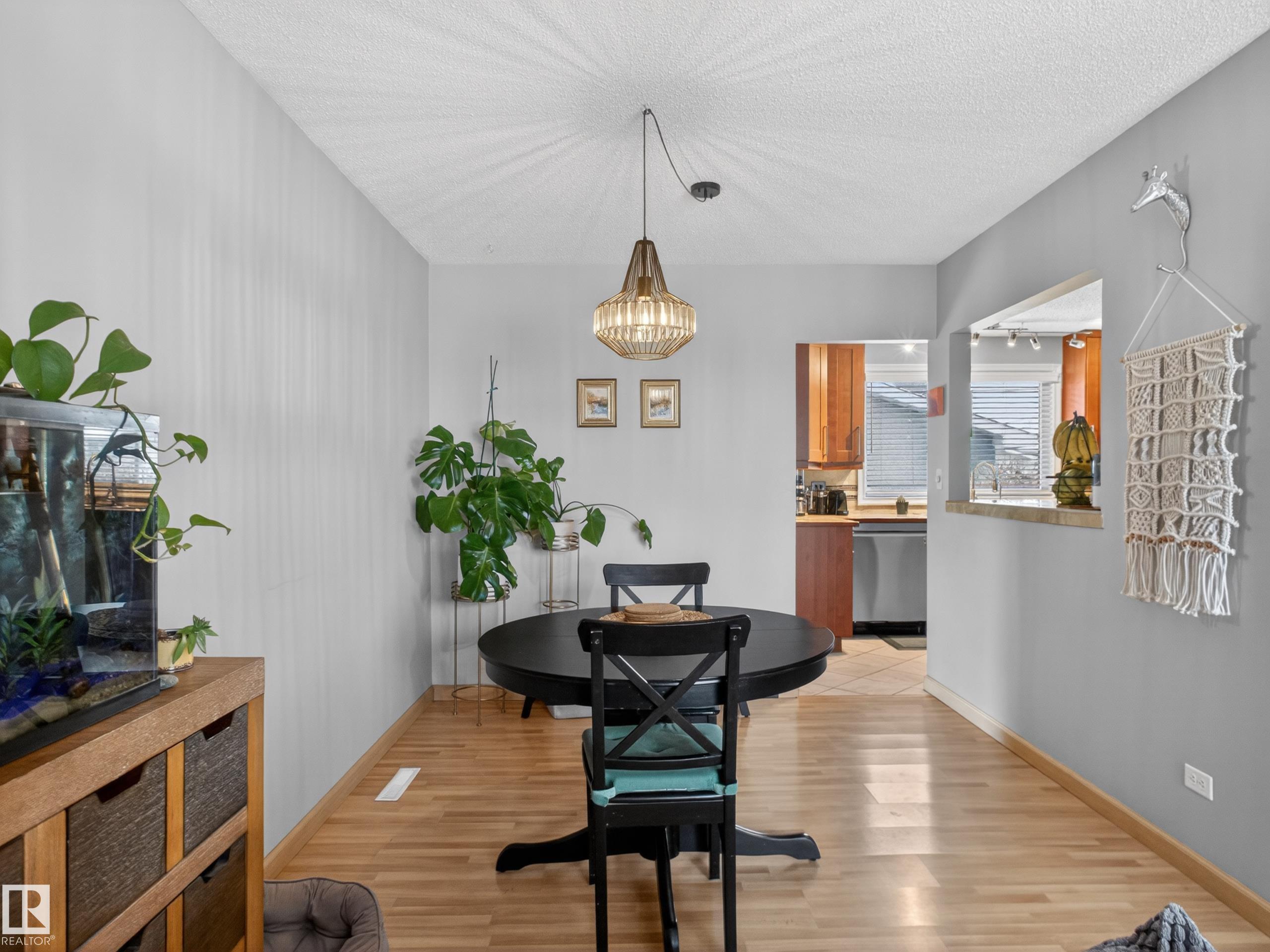 Photo 11 at 9310 165 Street NW, West Meadowlark Park, Edmonton