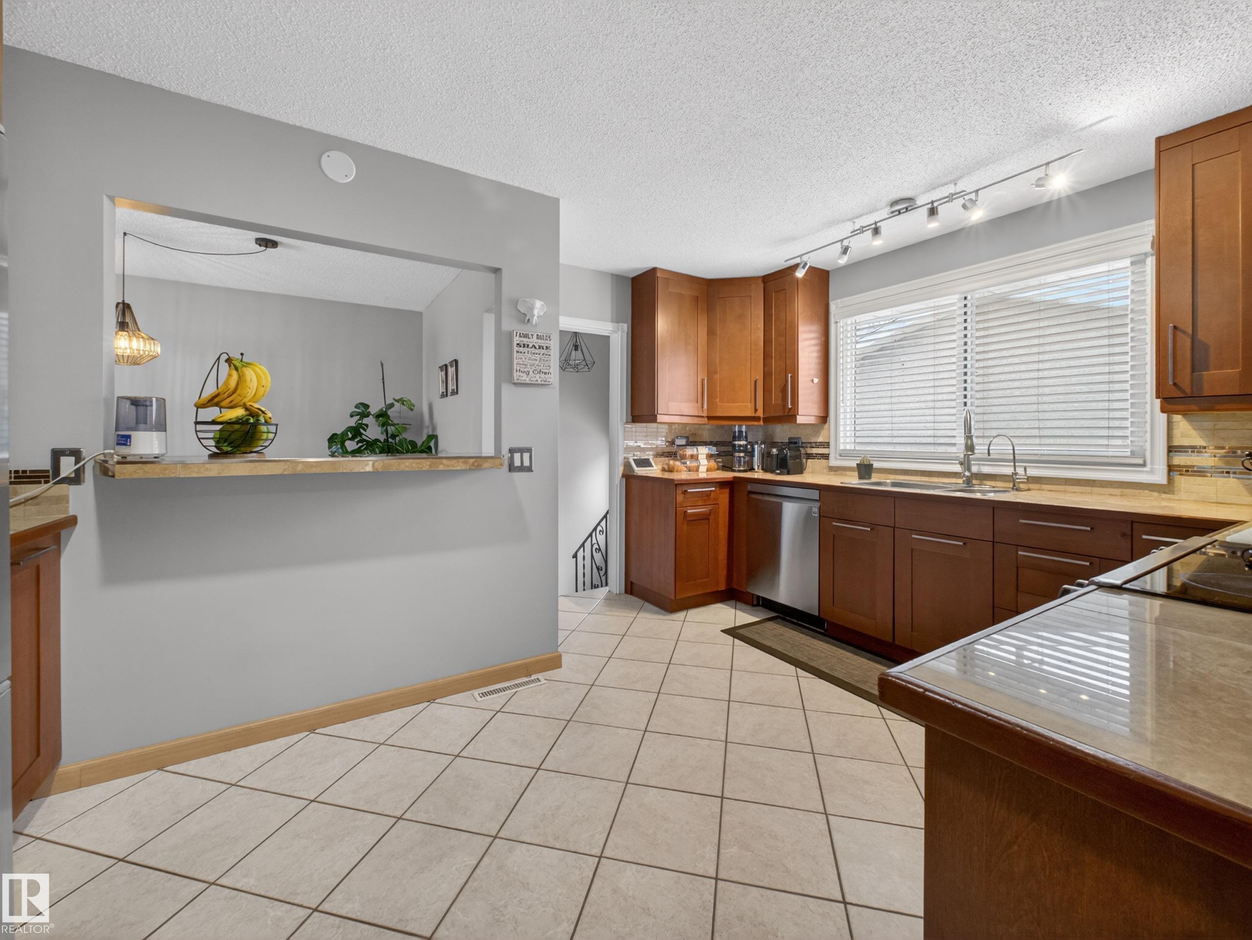 Photo 20 at 9310 165 Street NW, West Meadowlark Park, Edmonton