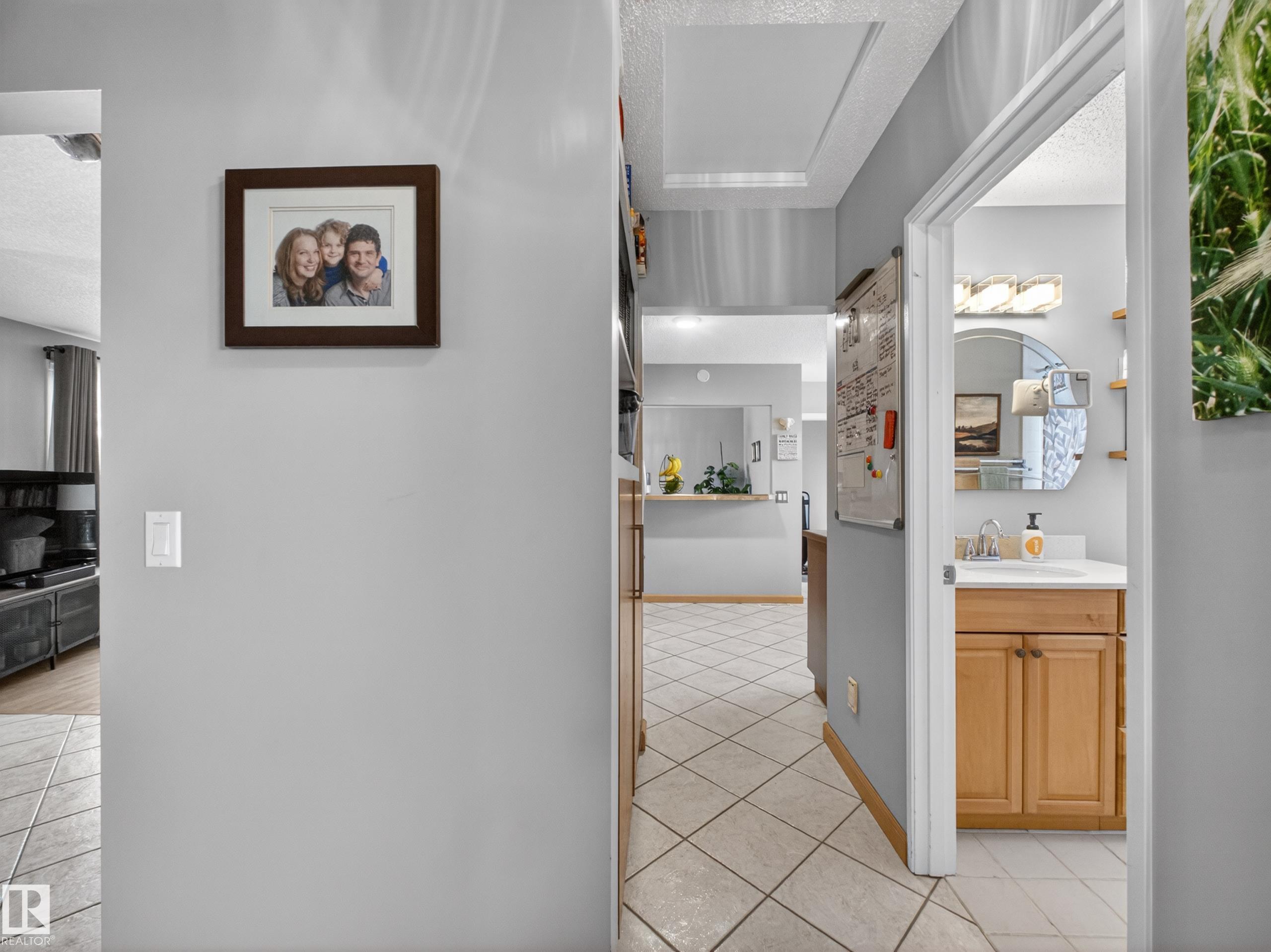 Photo 23 at 9310 165 Street NW, West Meadowlark Park, Edmonton