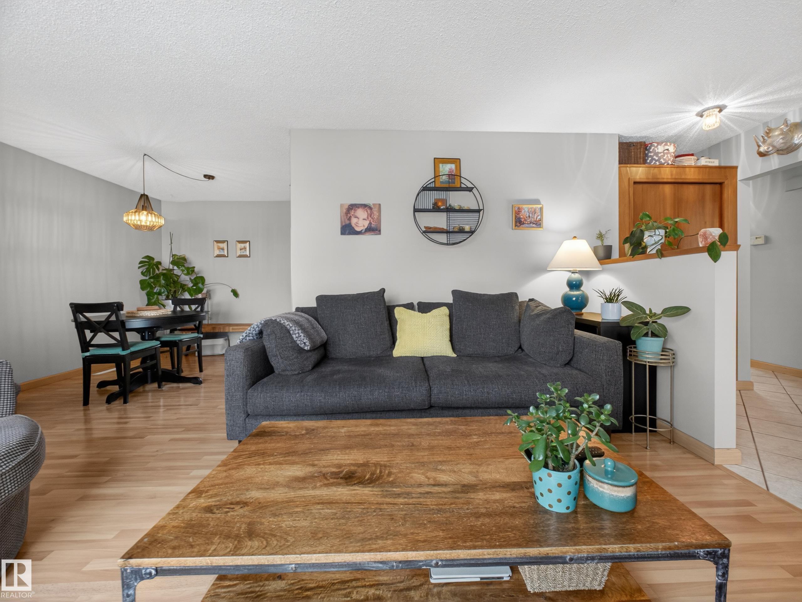 Photo 4 at 9310 165 Street NW, West Meadowlark Park, Edmonton