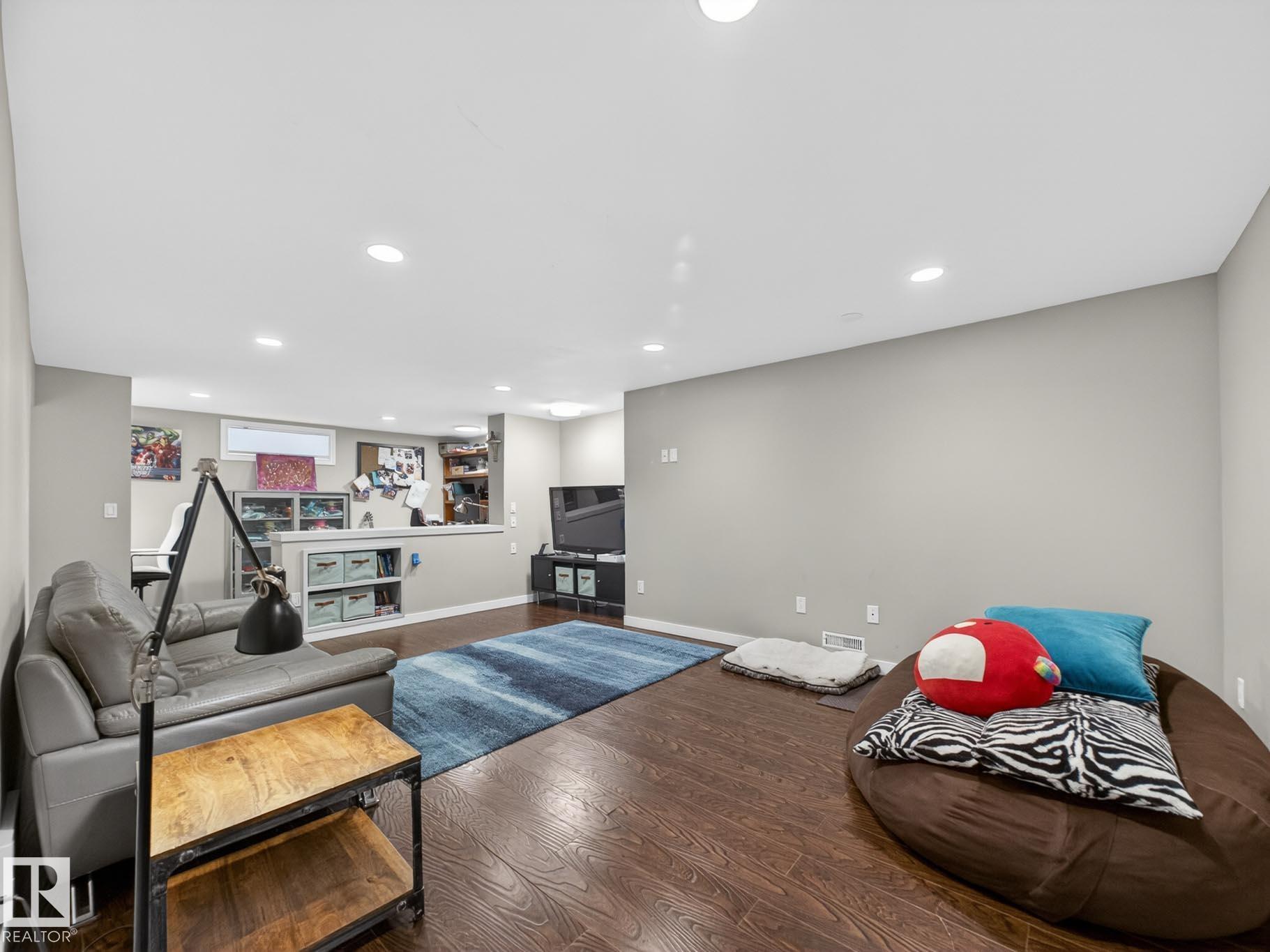 Photo 38 at 9310 165 Street NW, West Meadowlark Park, Edmonton