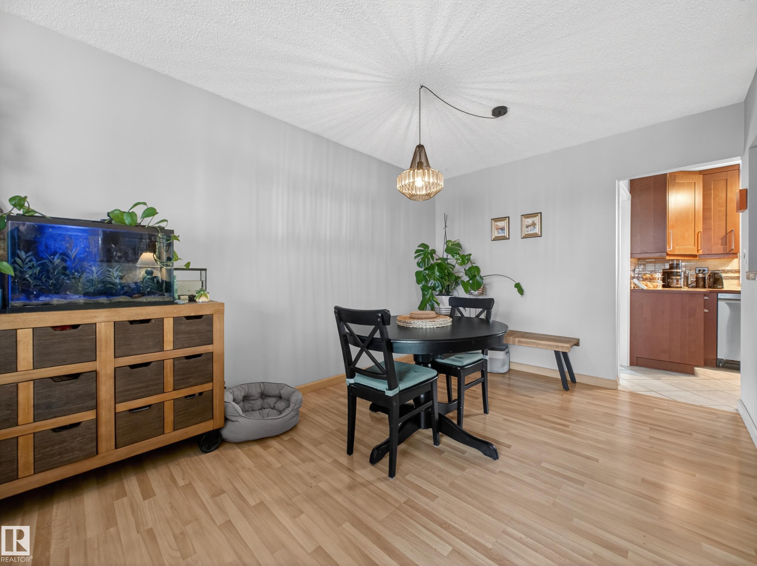 Photo 6 at 9310 165 Street NW, West Meadowlark Park, Edmonton