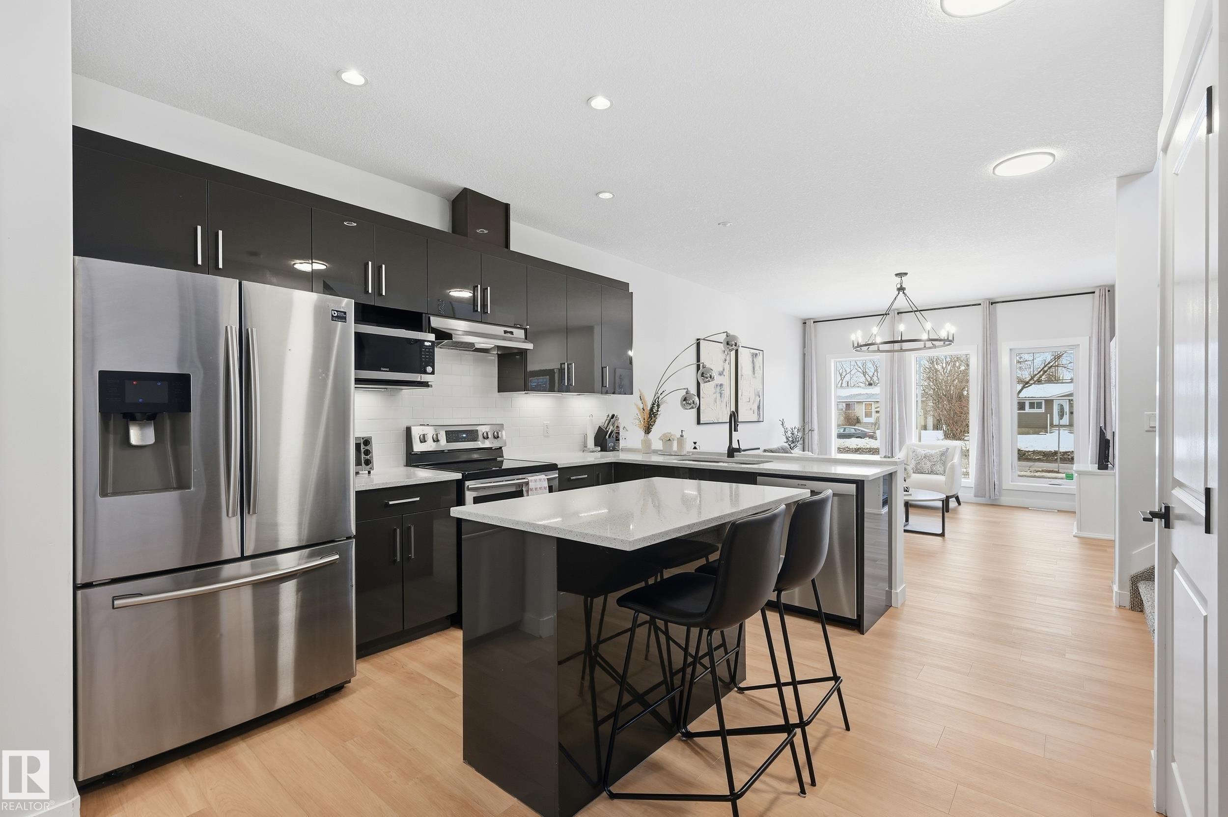 https://zimg.paragon.ice.com/ParagonImages/Property/PM/RAE/225395607/7/0/0/8e60d513f068241cf2866b9242c6f40e/1/74721ad528b5f916ace7f70c1bb065f7/225395607-e61c37f4-ec4b-4fe8-b3b2-9996380443ad.JPG