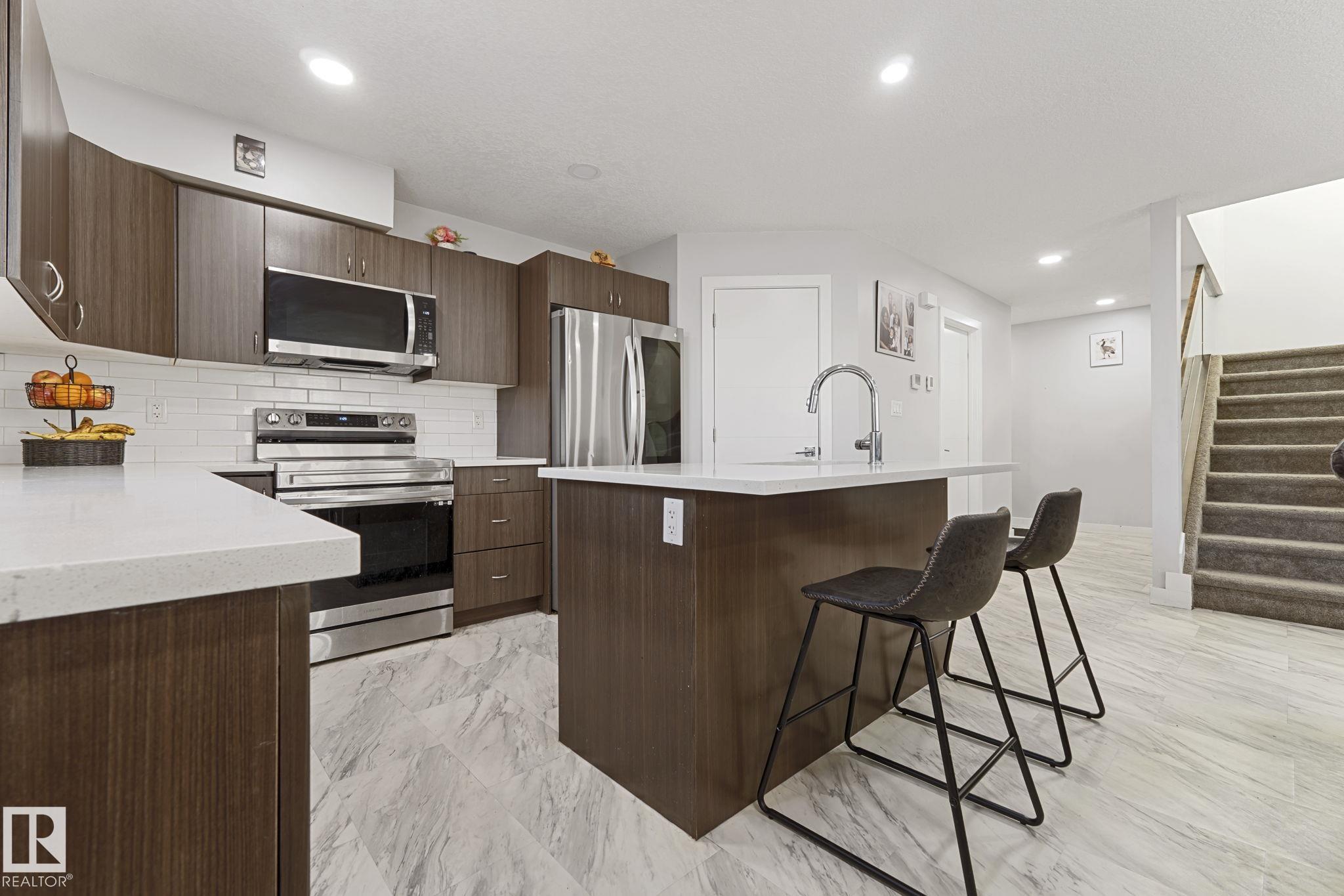 https://zimg.paragon.ice.com/ParagonImages/Property/PM/RAE/225395609/15/0/0/6096b09efd385e0fa83235fb5e3eed56/1/8a8a495ab91e2980d258ebfe04ffeac7/225395609-2CA5B411-7A05-4FD1-B781-3F515296F481.JPG