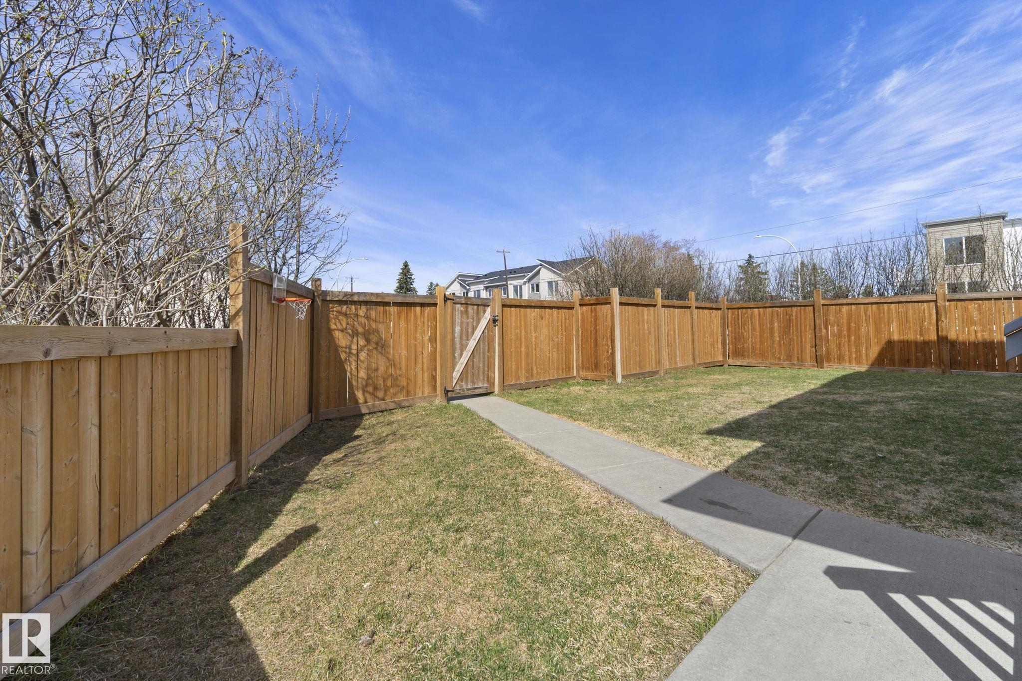 https://zimg.paragon.ice.com/ParagonImages/Property/PM/RAE/225395609/50/0/0/a4c715829629217aee593ea613d0309c/1/8a8a495ab91e2980d258ebfe04ffeac7/225395609-b2e3795e-3a40-491b-8439-159c80ee1e62.JPG
