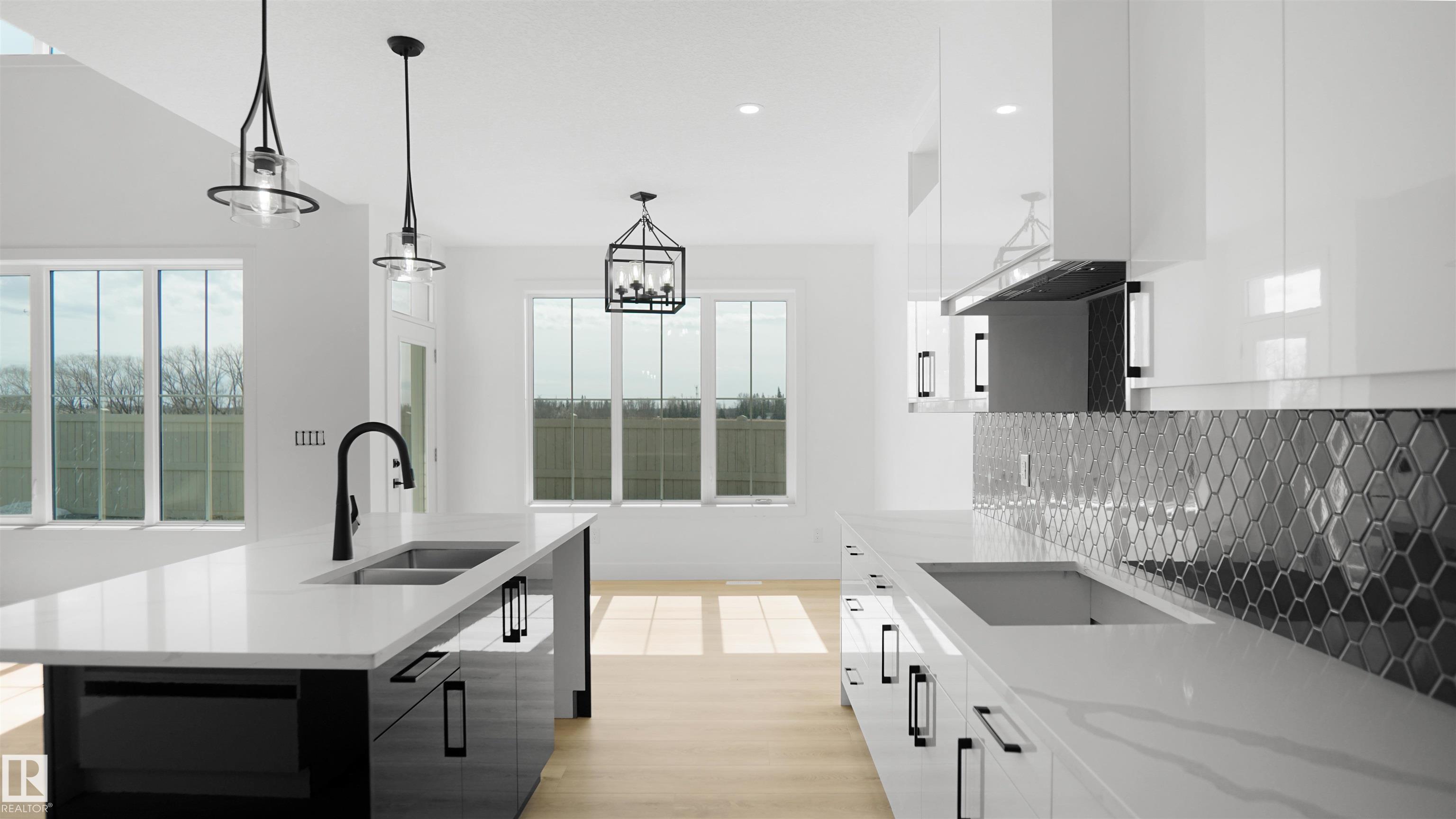 Photo 17 at 803 30 Avenue NW, Maple Crest, Edmonton