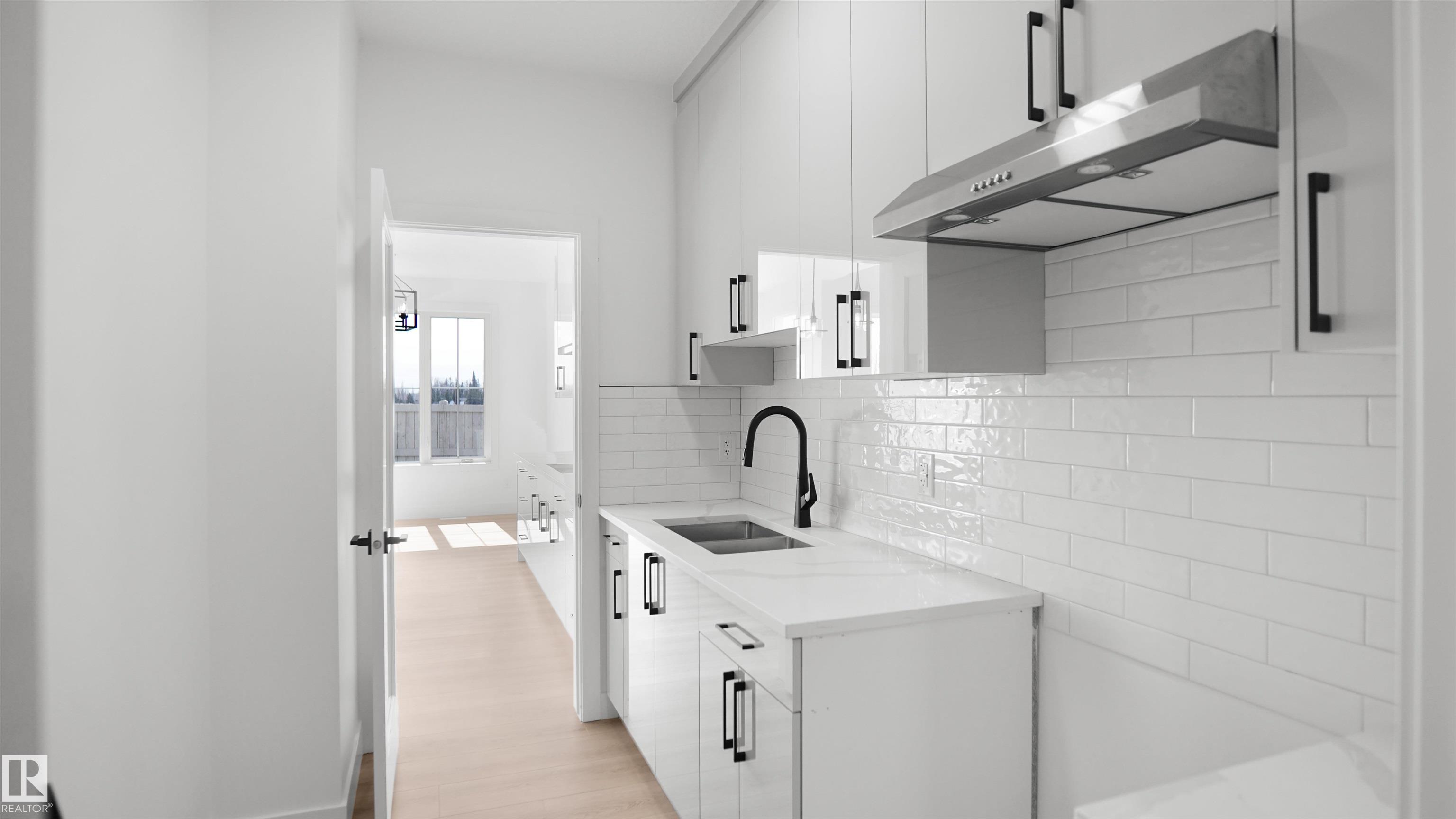 Photo 18 at 803 30 Avenue NW, Maple Crest, Edmonton