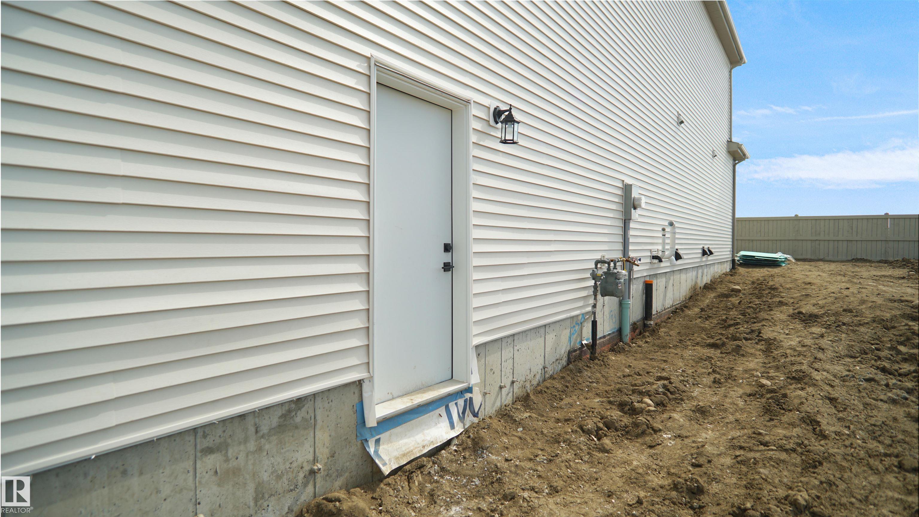 Photo 37 at 803 30 Avenue NW, Maple Crest, Edmonton