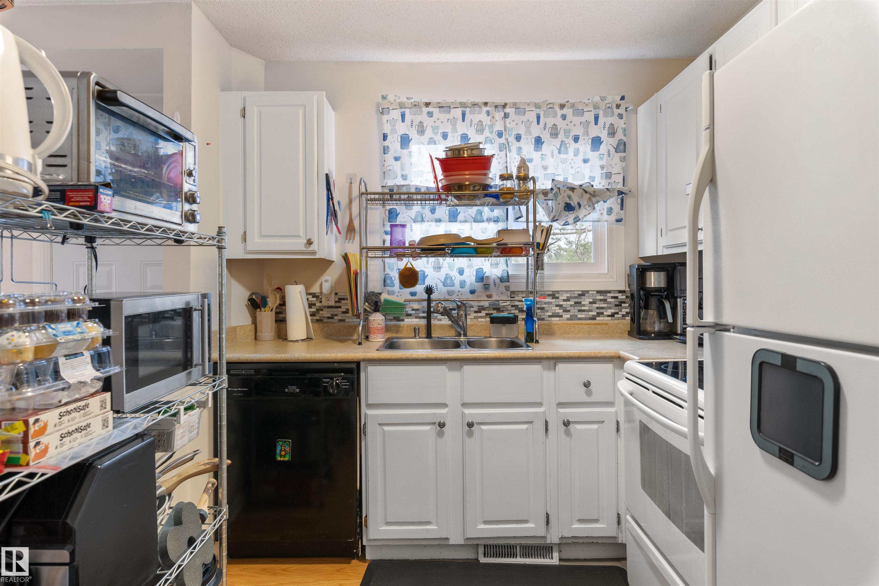 Picture for 5975 40 AV NW