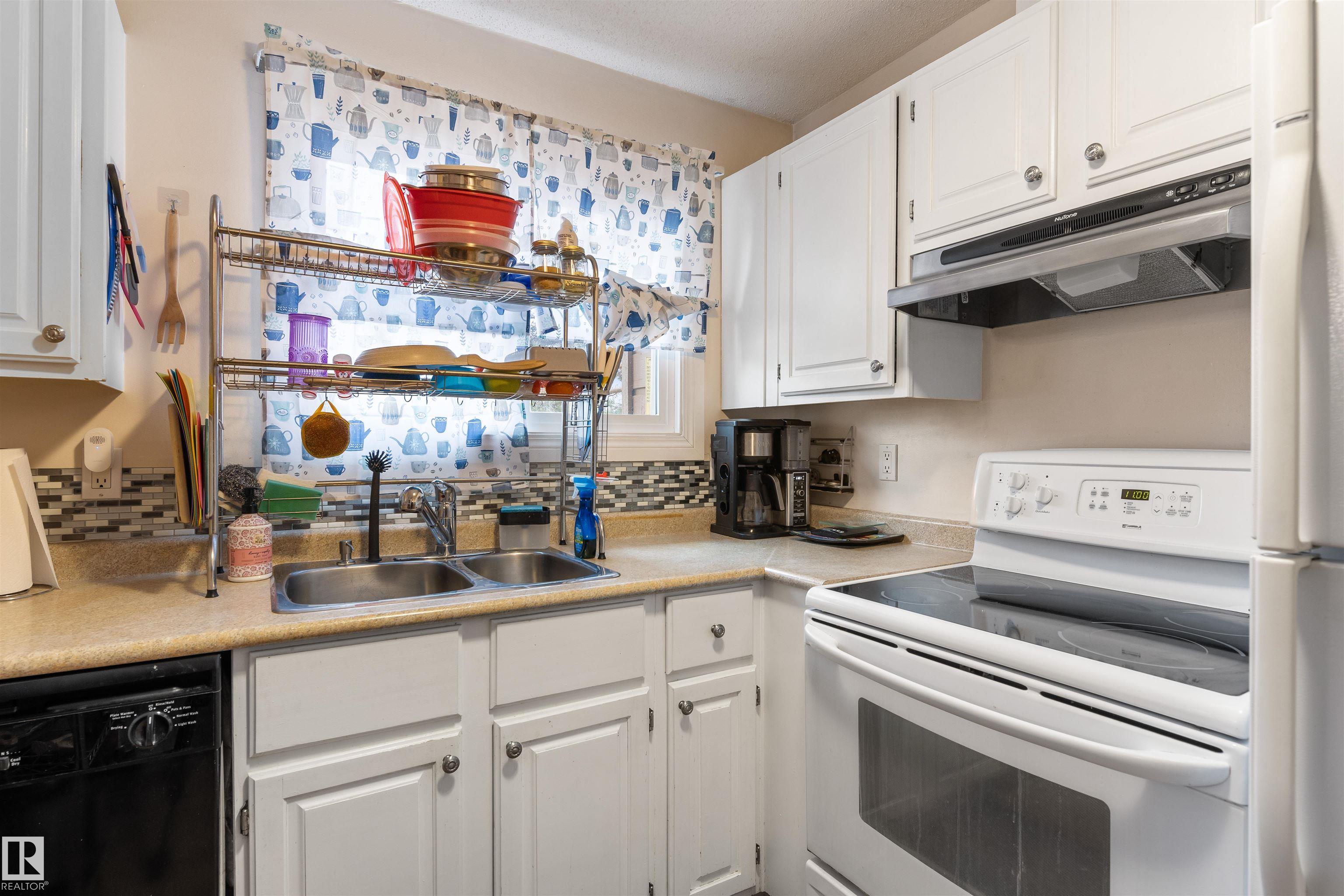 Picture for 5975 40 AV NW