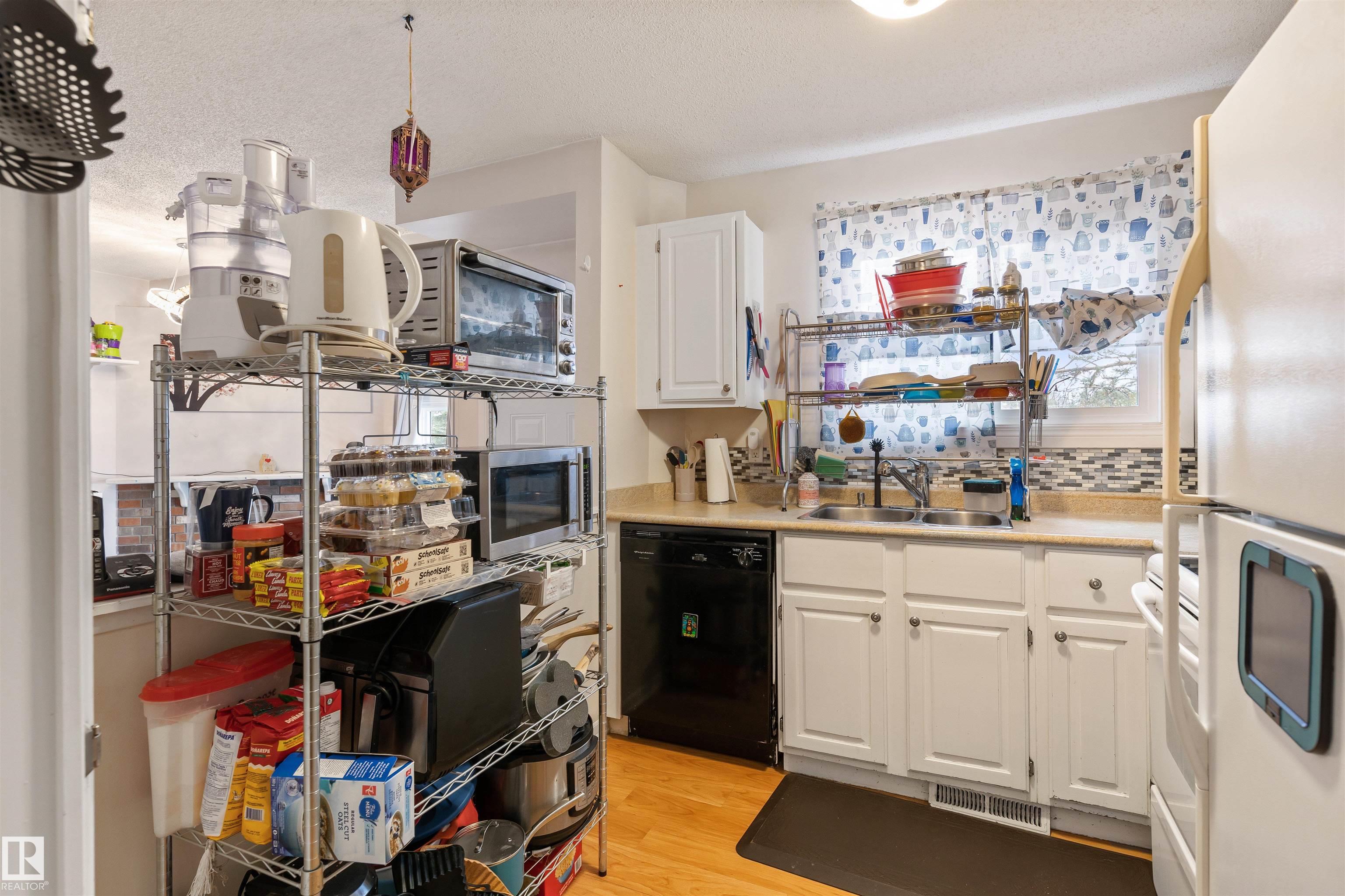 Photo 8 at 5975 40 Avenue NW, Greenview, Edmonton