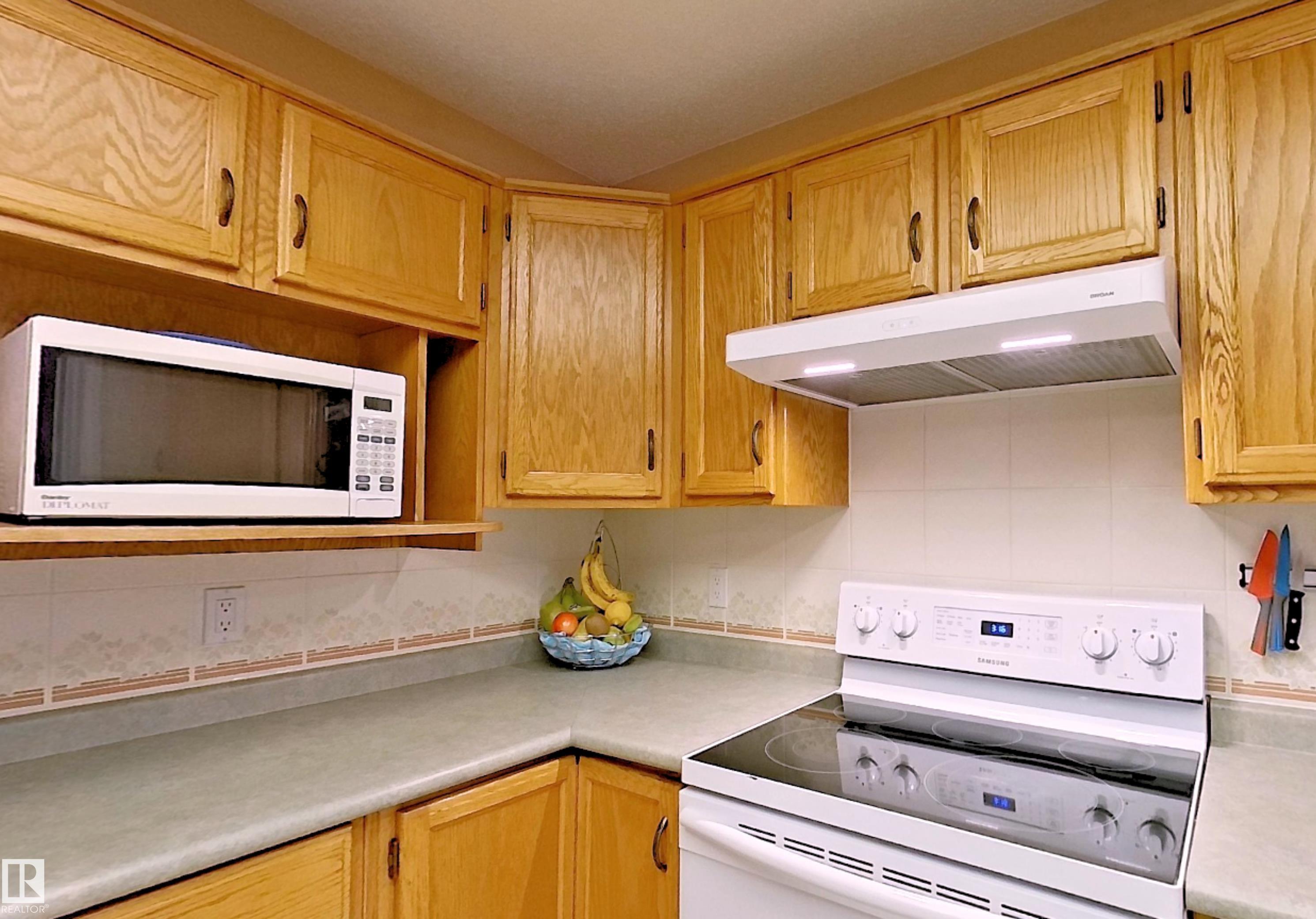 Photo 11 at 19 Deane Crescent, Deer Ridge, St. Albert