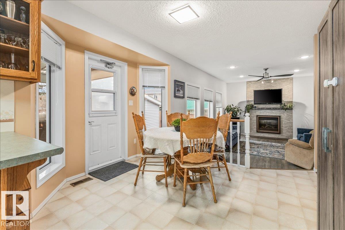 Photo 14 at 19 Deane Crescent, Deer Ridge, St. Albert