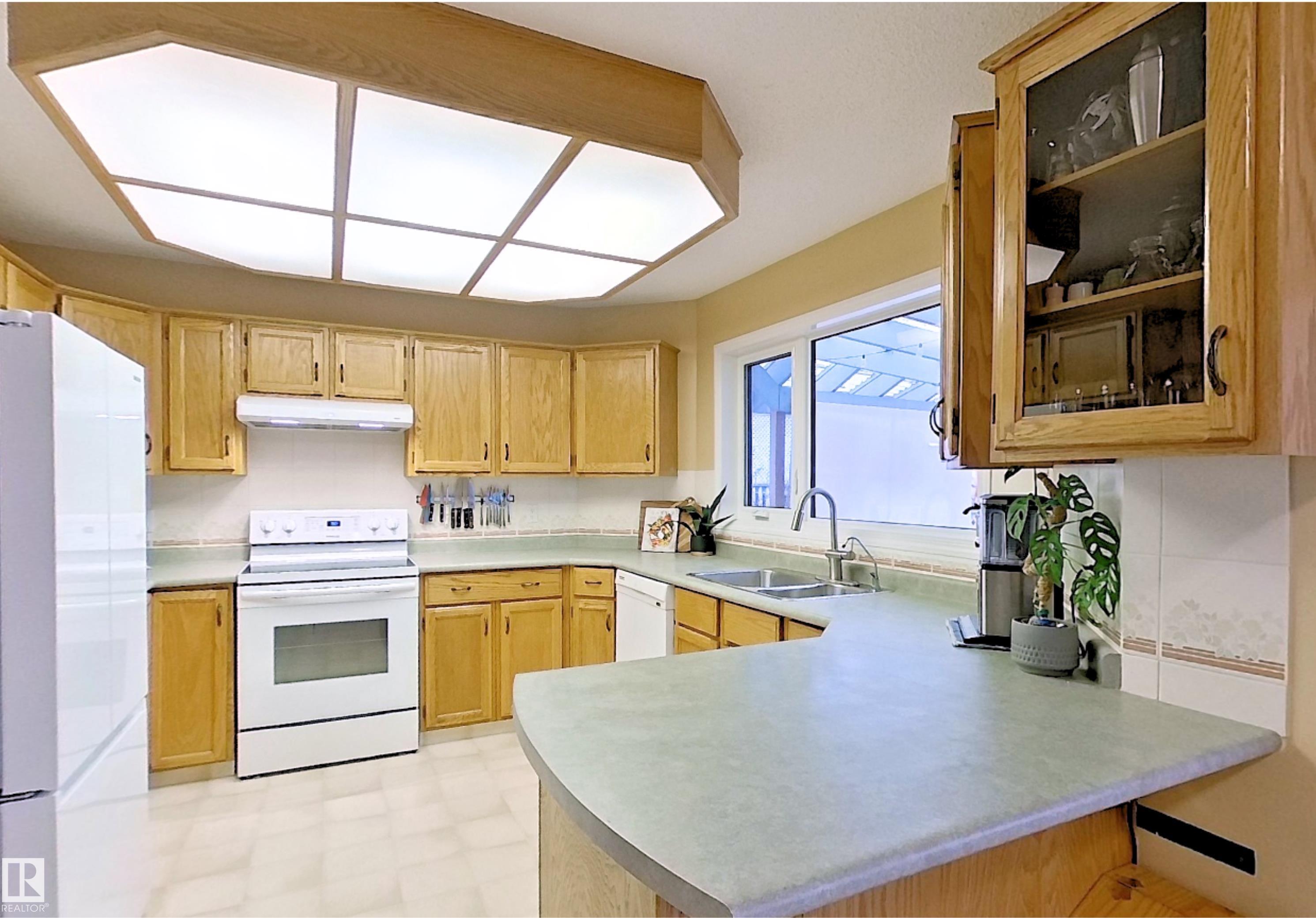 Photo 10 at 19 Deane Crescent, Deer Ridge, St. Albert