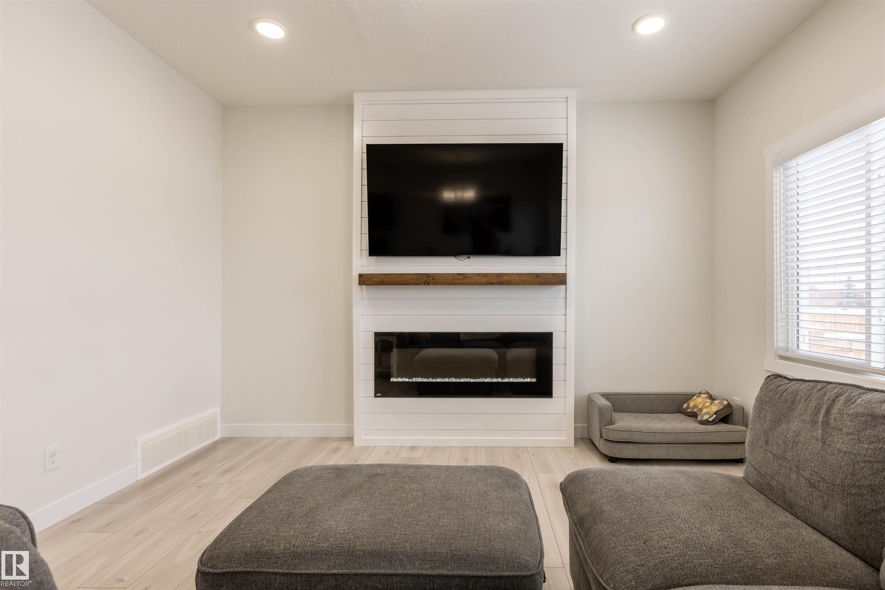 Photo 11 at 10706 99 Street, Morinville