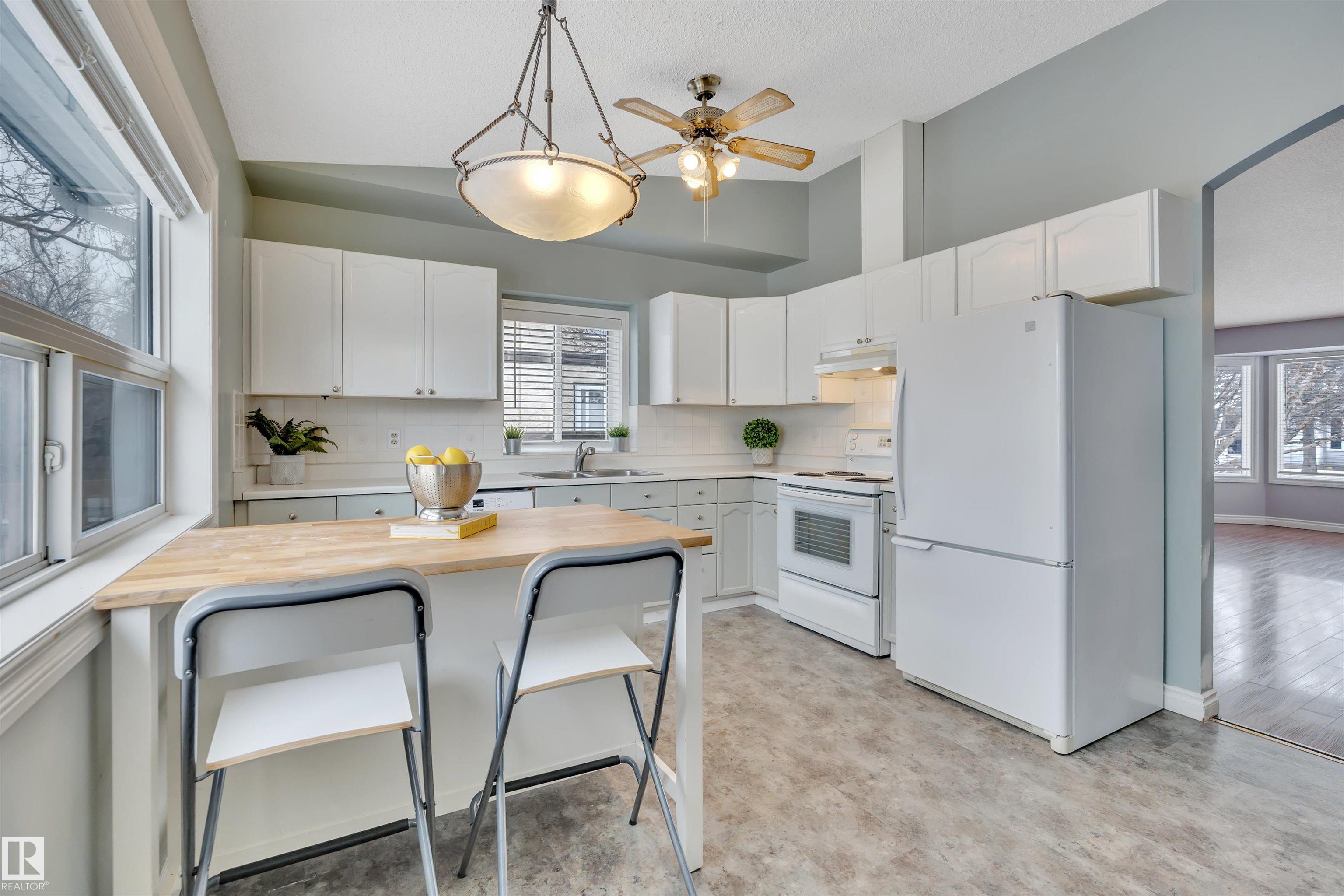 Photo 11 at 3843 26 Avenue NW, Bisset, Edmonton