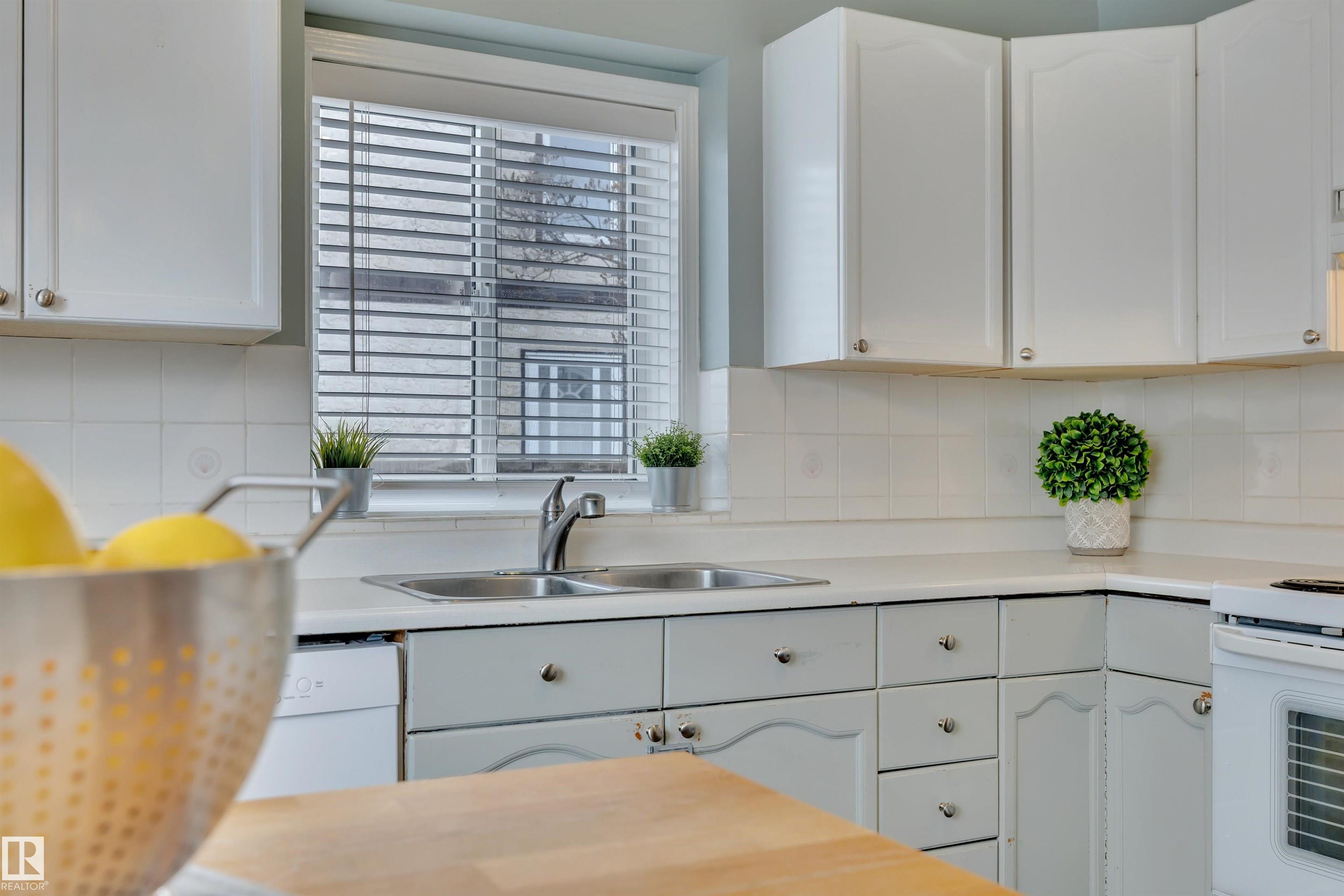 Photo 12 at 3843 26 Avenue NW, Bisset, Edmonton