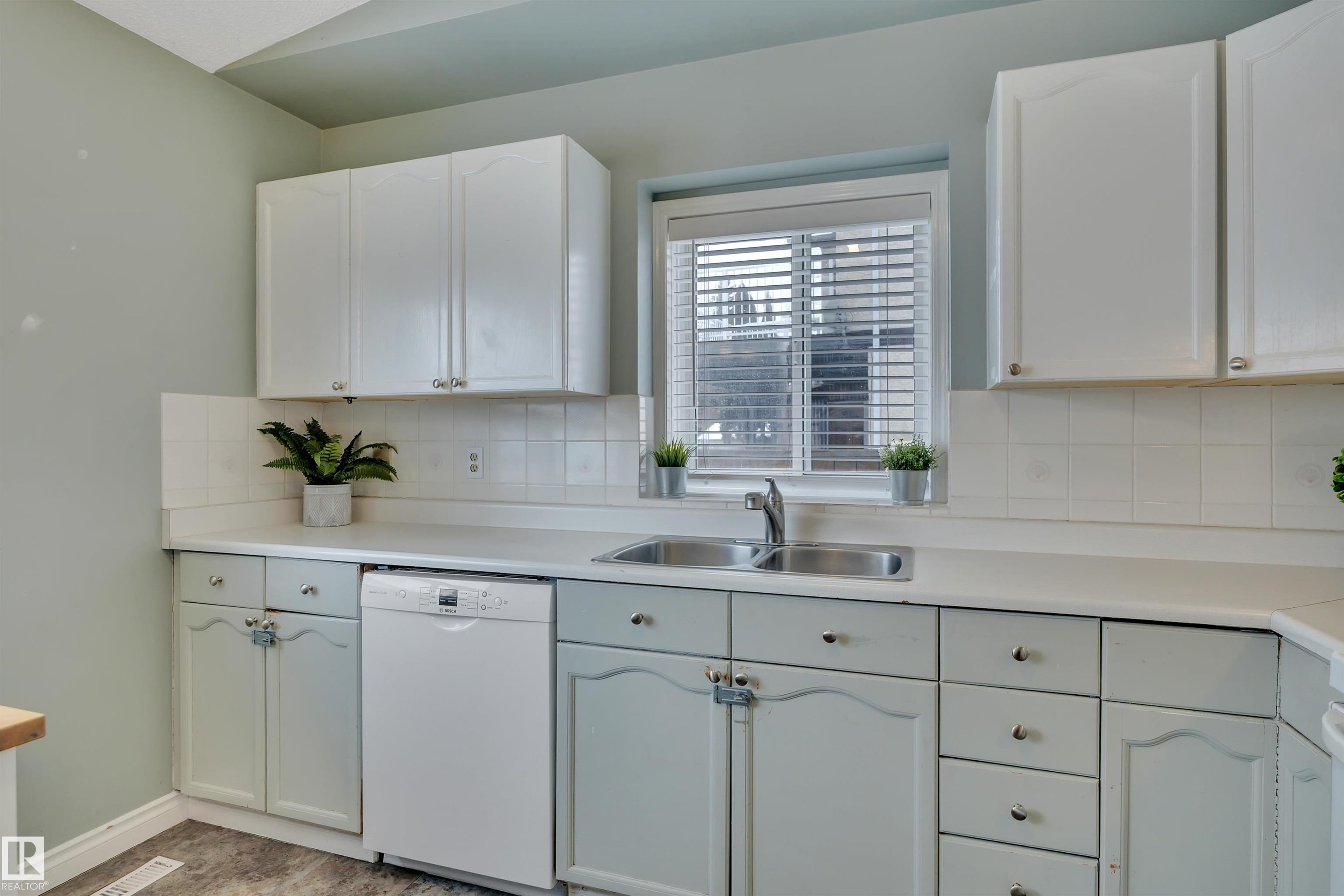 Photo 13 at 3843 26 Avenue NW, Bisset, Edmonton