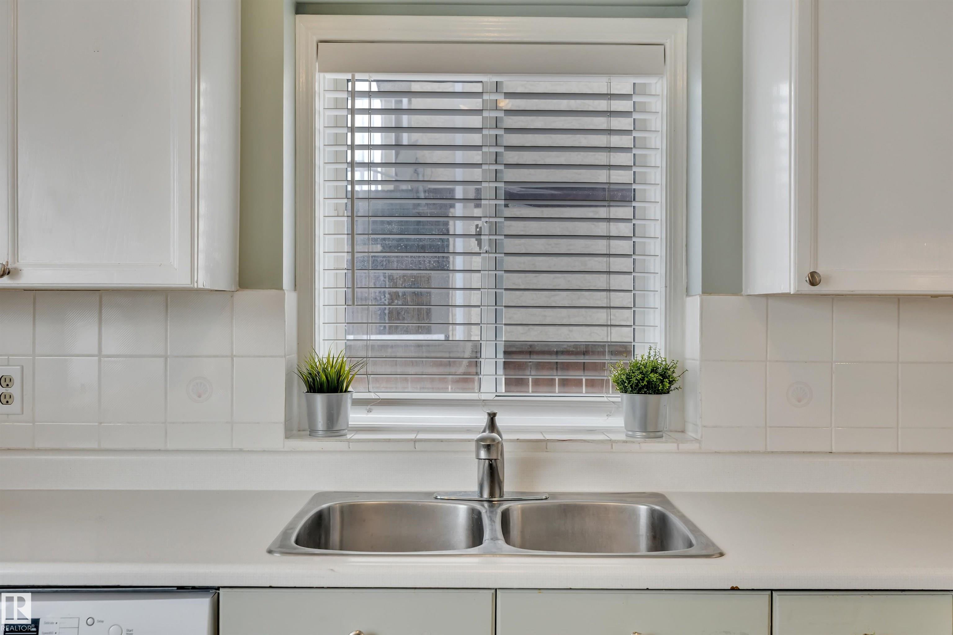 Photo 14 at 3843 26 Avenue NW, Bisset, Edmonton