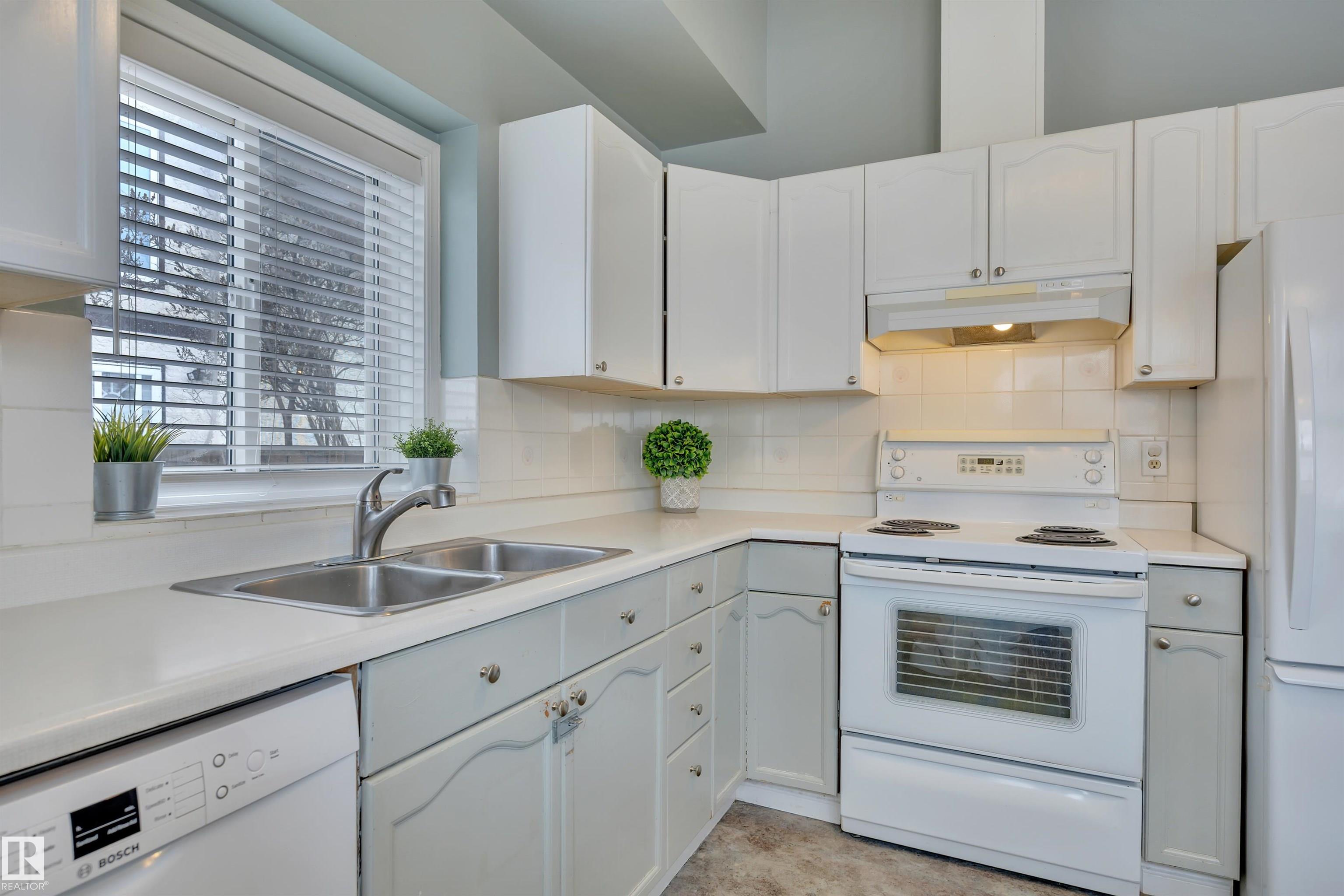 Photo 15 at 3843 26 Avenue NW, Bisset, Edmonton