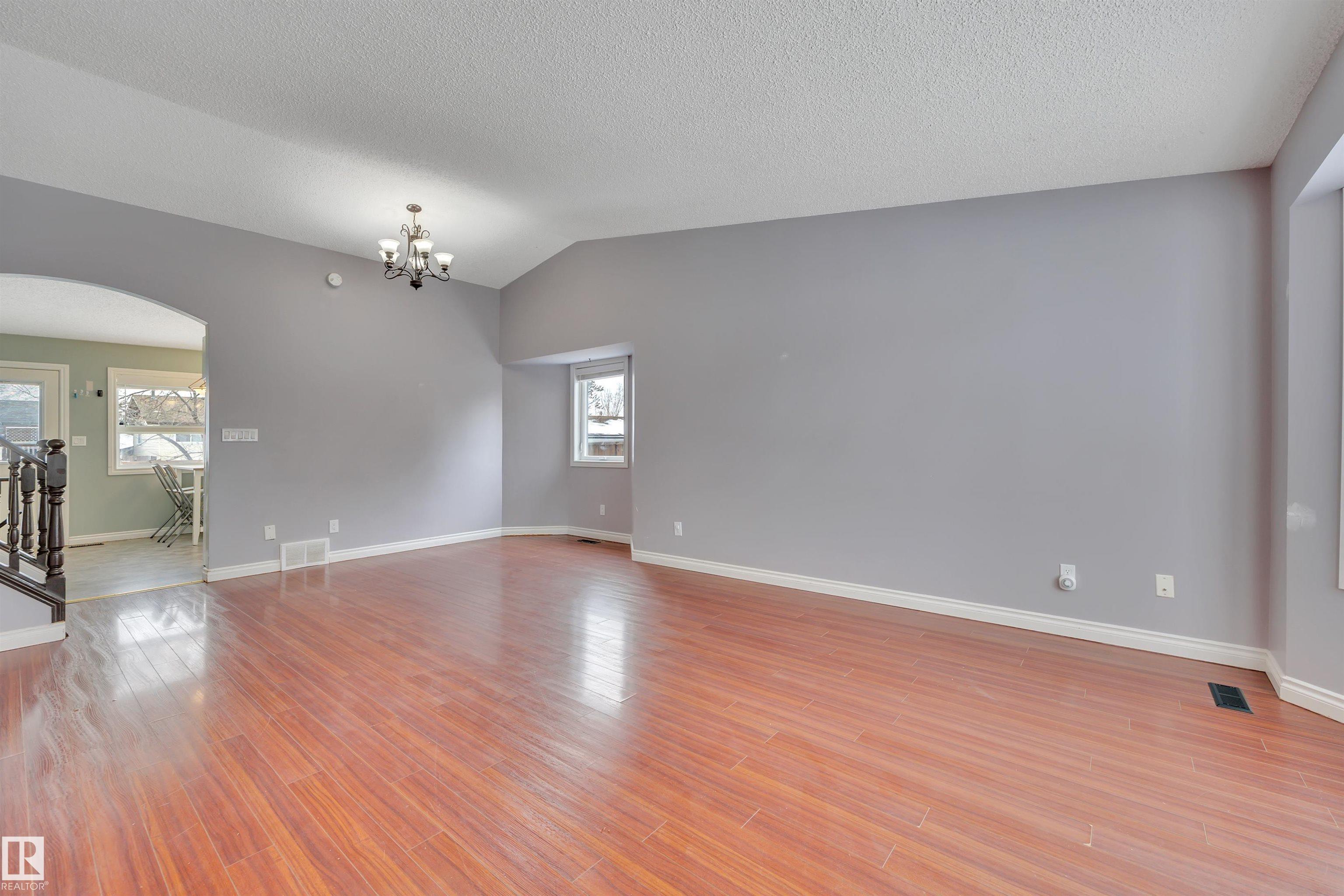 3843 26 Avenue NW, Bisset, Edmonton