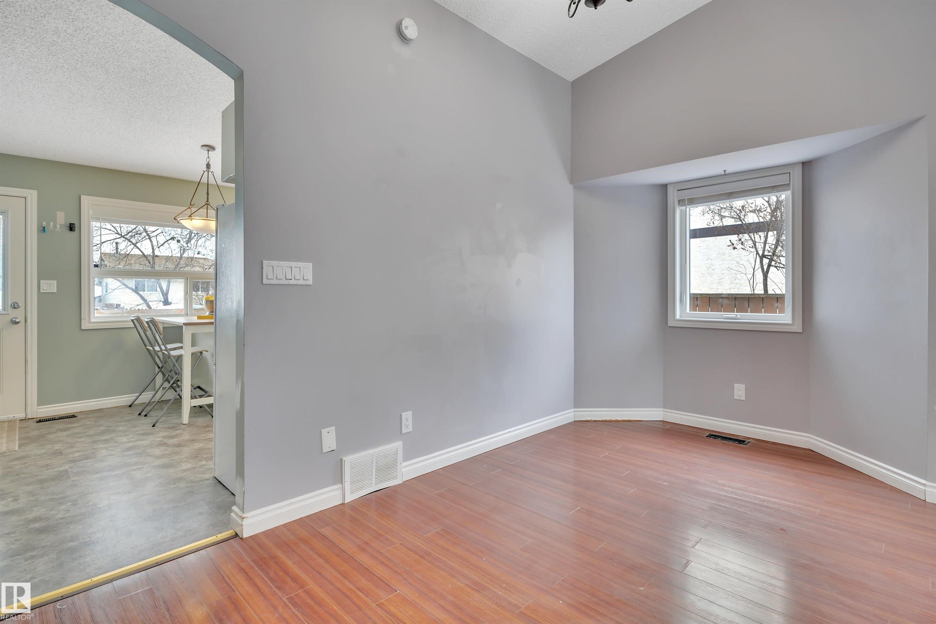 Photo 9 at 3843 26 Avenue NW, Bisset, Edmonton