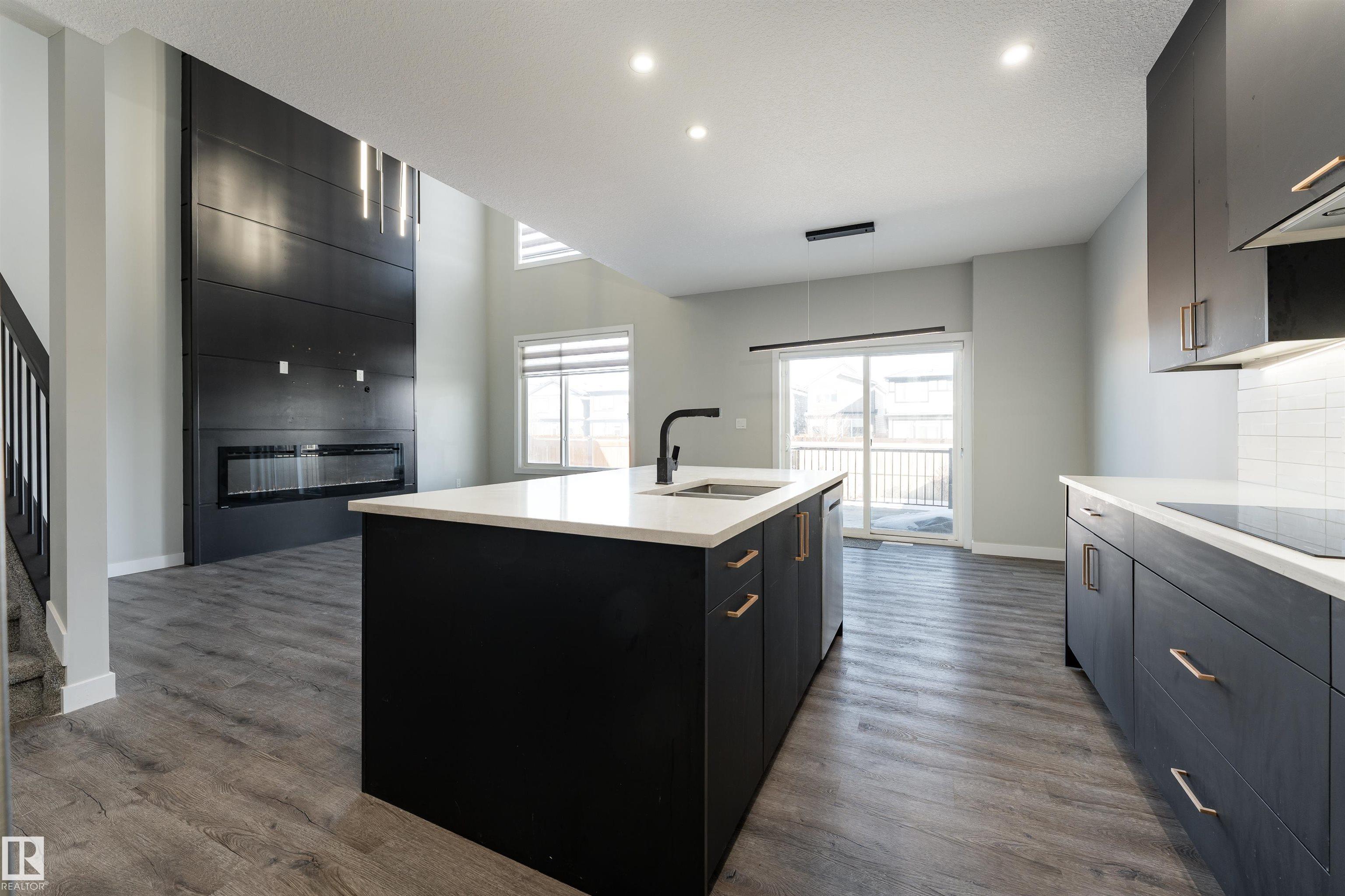 5211 KIMBALL Crescent, Edmonton, AB T6W 4Z2