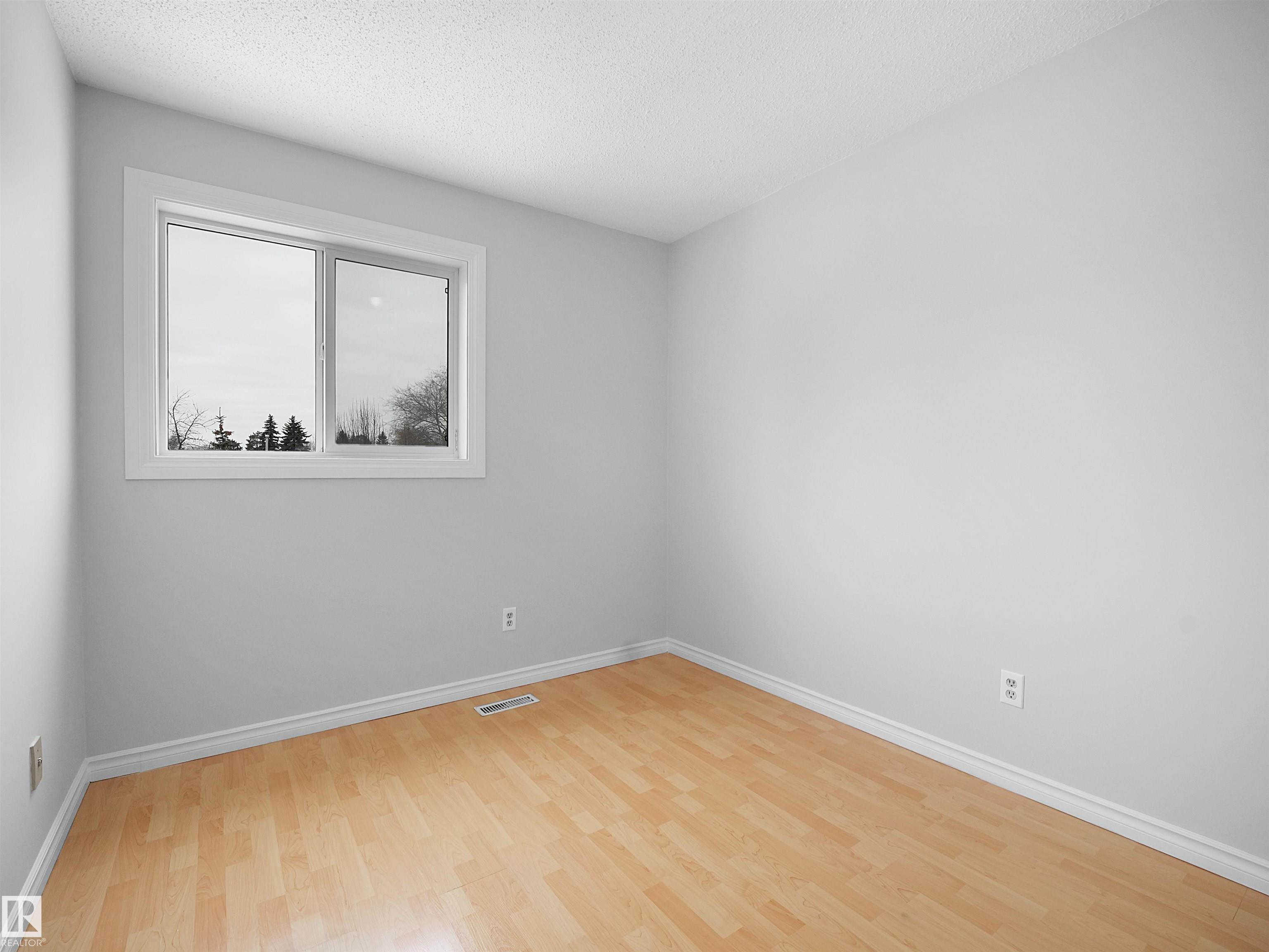 Photo 11 at 59 Woodvale Village NW, Greenview, Edmonton