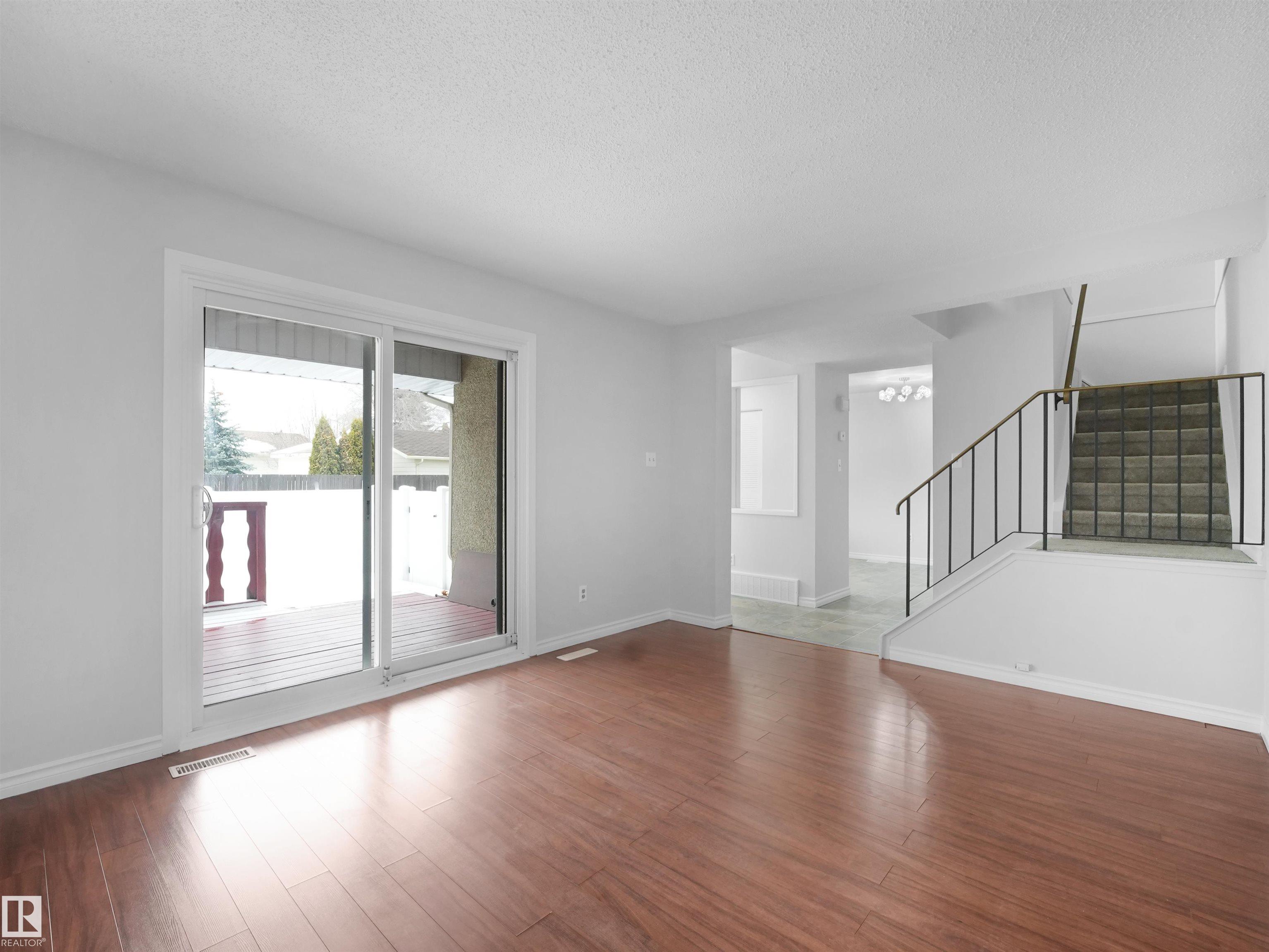 59 Woodvale Village NW, Greenview, Edmonton